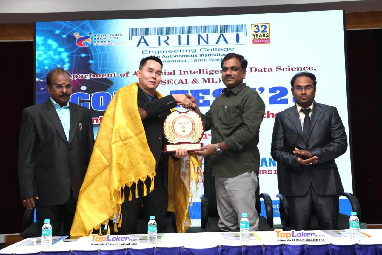 Mahasiswa Universitas STEKOM Raih Juara 2 dalam Kompetisi Internasional CODE FEST 2025