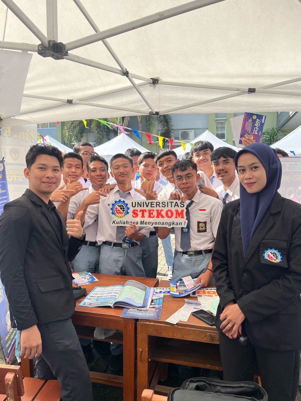 Keikutsertaan Universitas STEKOM di Expo Campus SMAN 1 Boja Hari Pertama Bersama TopLoker.com