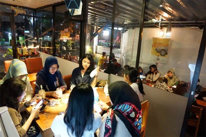 Gak Boleh Nongkrong Sama Temen Sendiri? Sayang Atau Ngatur?
