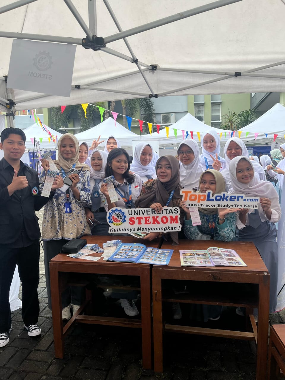 Keikutsertaan Universitas STEKOM di Expo Campus SMAN 1 Boja Hari Kedua Bersama TopLoker.com