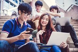 Posesif Saat Pacar Bareng Temannya? Ingat, Pacarmu Juga Butuh Relasi!