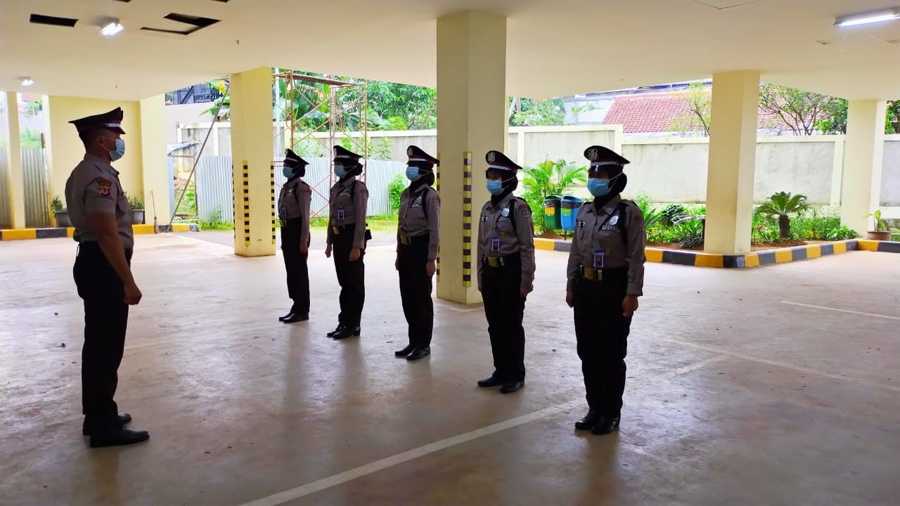 Ketatnya Penjagaan Keamanan Oleh Pihak Kepolisian Dalam Rangka Memutus Rantai Penyebaran Virus Covid 19