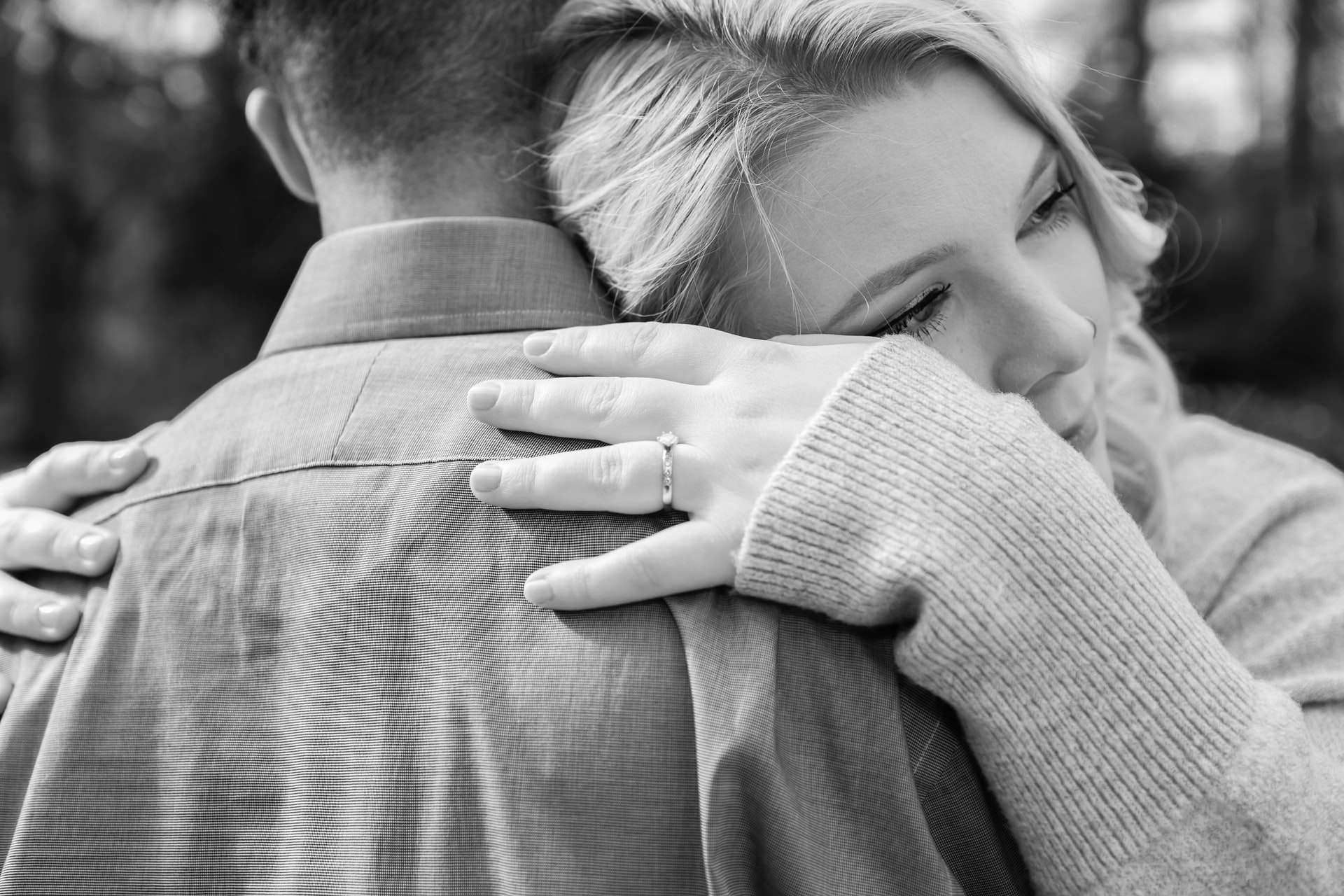 Dilema Pengorbanan: Seberapa Banyak yang Harus Direlakan untuk Cinta?