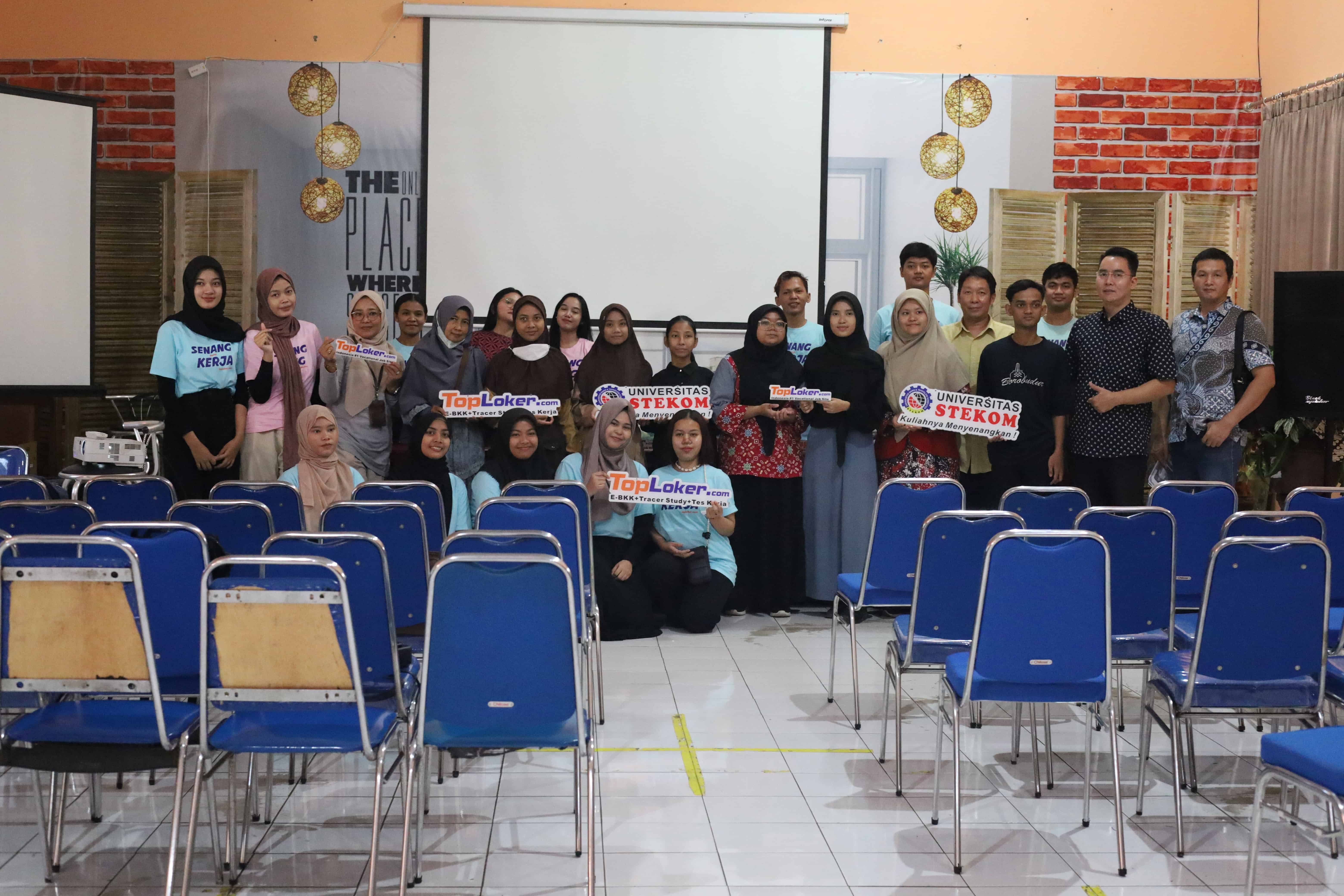 Universitas STEKOM dan Toploker.com Gelar Job Canvassing di SLB Negeri Semarang