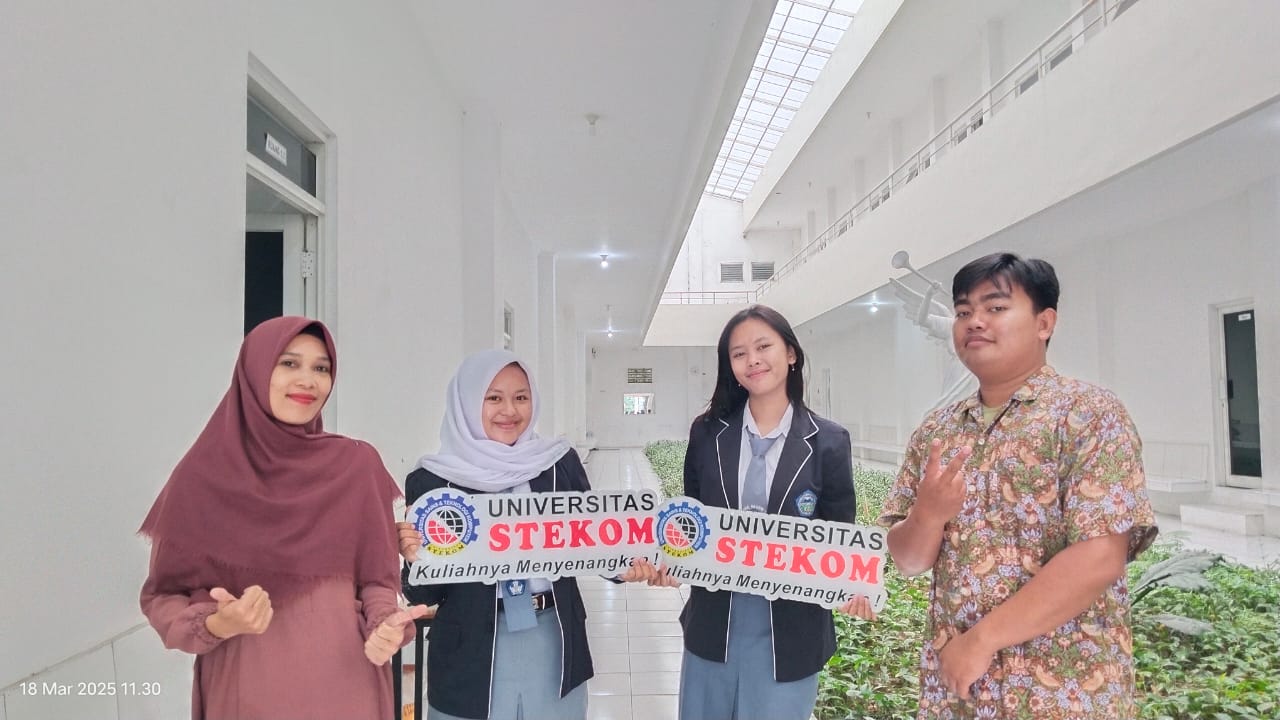 Kolaborasi Kreatif: Universitas Stekom dan Toploker.com Gandeng SMAN 1 Ampel dalam Pembuatan Konten