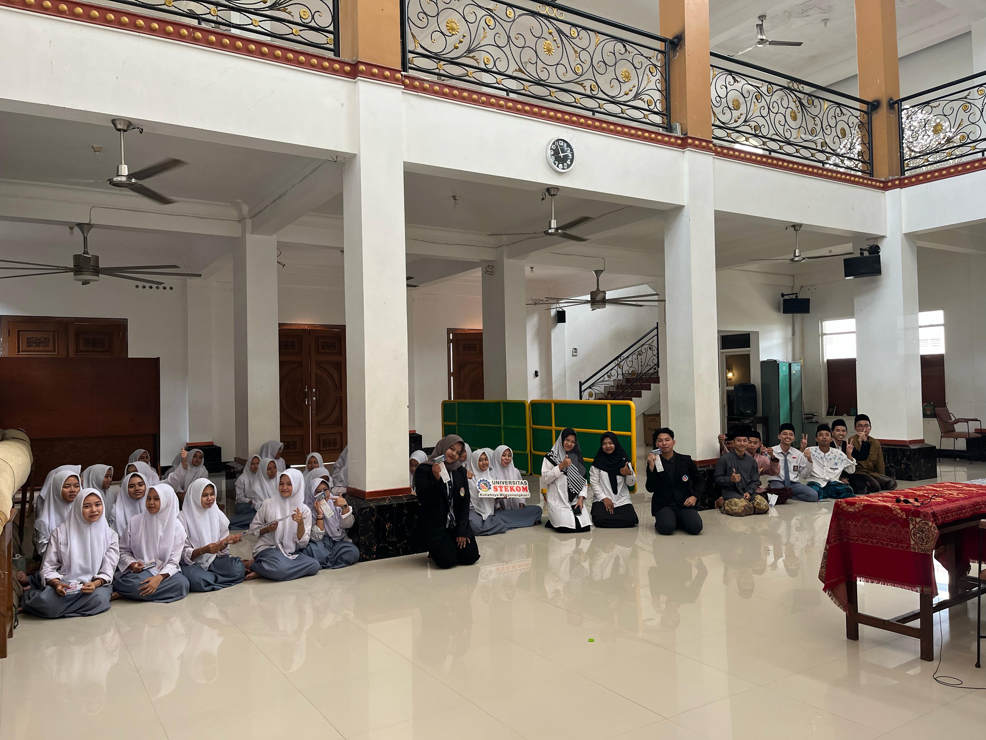 Langkah Persiapan Kuliah : Sosialisasi PMB Universitas STEKOM di MA Darul Muqorrobin Kendal