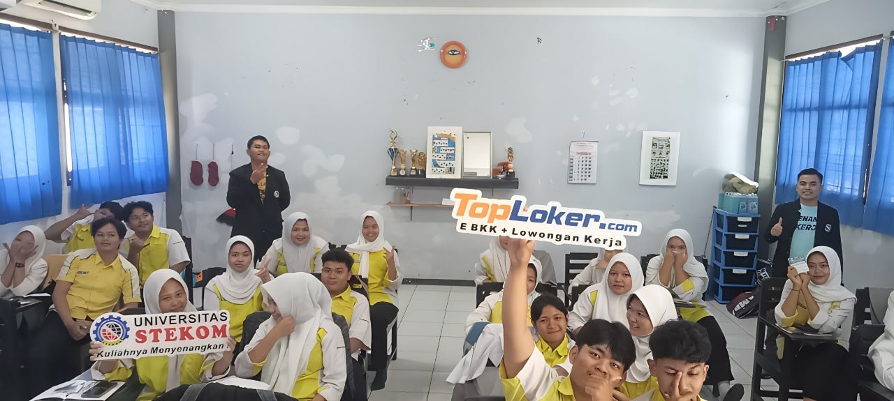 Gebrakkan Pendidikan & Karier! Universitas STEKOM & TopLoker.com Sukses Gelar Sosialisasi PMB di SMK Nusa Putera 2 Semarang