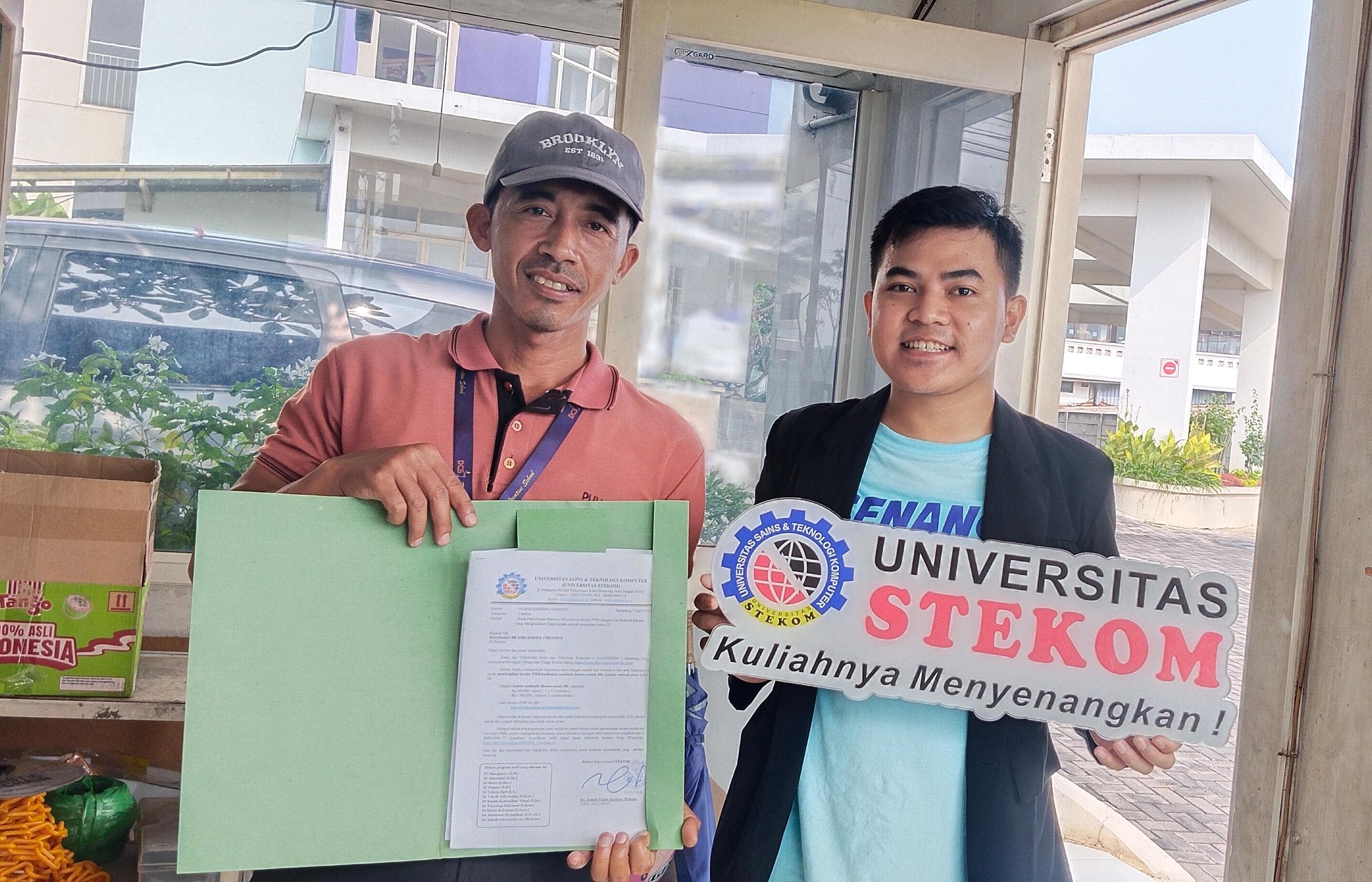 Universitas STEKOM dan Toploker.com Perluas Jangkauan Edukasi, Kirim MOU & Brosur PMB 2025 ke SMA Daniel Creative Semarang