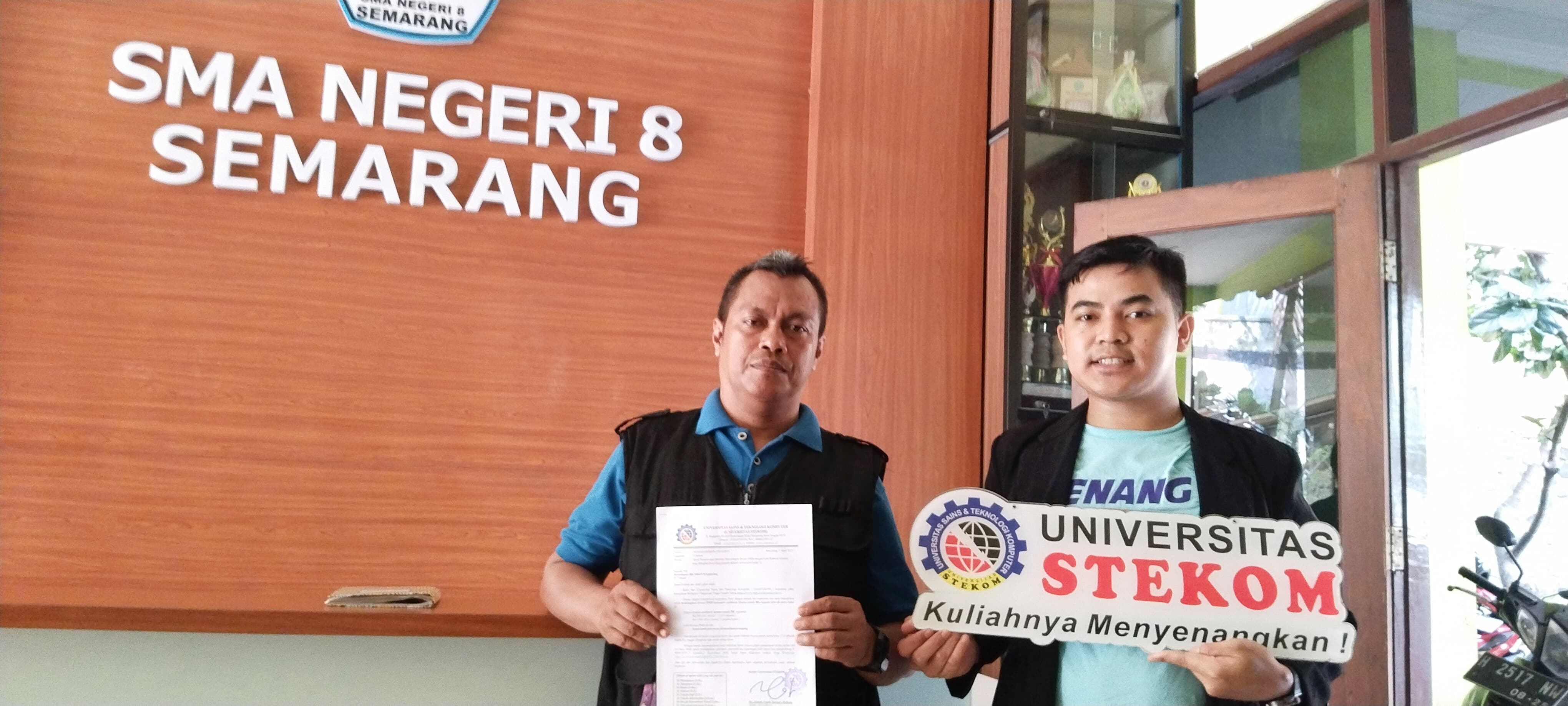 MoU dan Misi Edukasi Universitas STEKOM di SMAN 8 Semarang: Kenalkan Dunia Kampus Sejak Dini