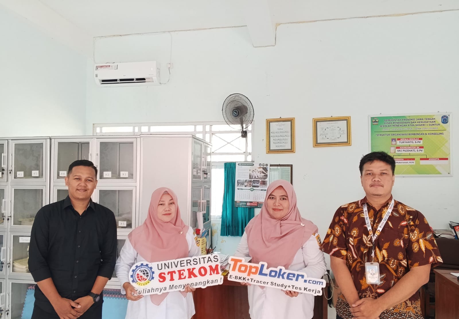 Universitas STEKOM Gandeng Toploker.com Sosialisasikan Jalur PMB 2025 ke SMAN 1 Guntur Demak