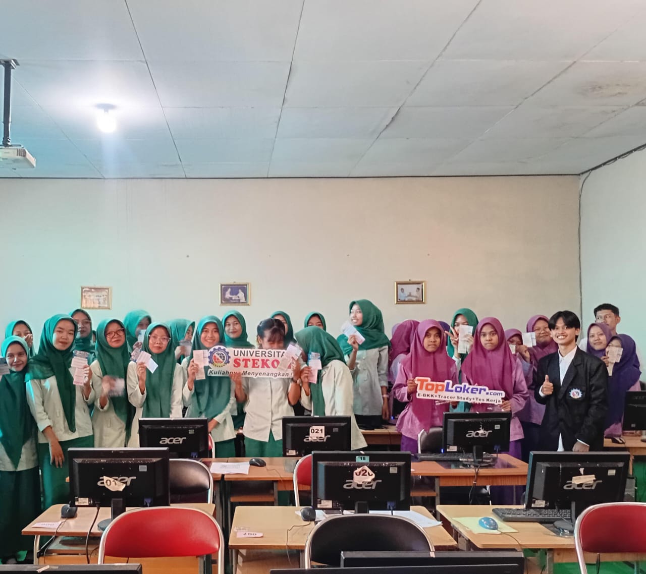 Universitas STEKOM dan Toploker.com Sukses Gelar Sosialisasi PMB di SMK PGRI Sukoharjo