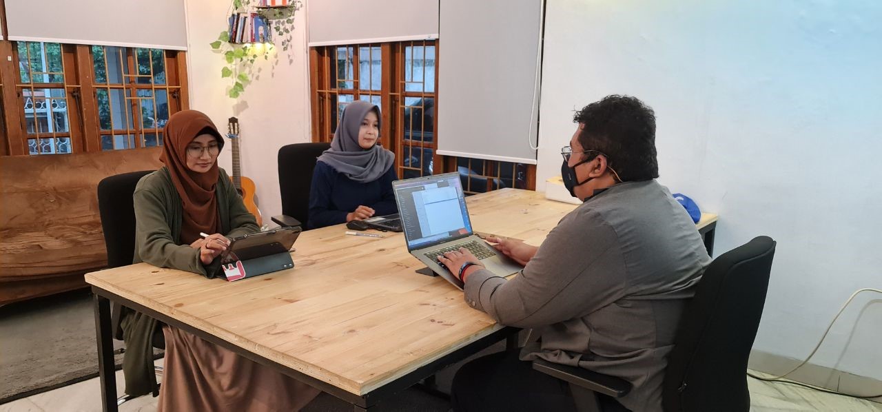 Mahasiswi Universitas Sains Dan Teknologi Komputer Ikut Menjadi Anggota Pengurus Taaruf Online Indonesia