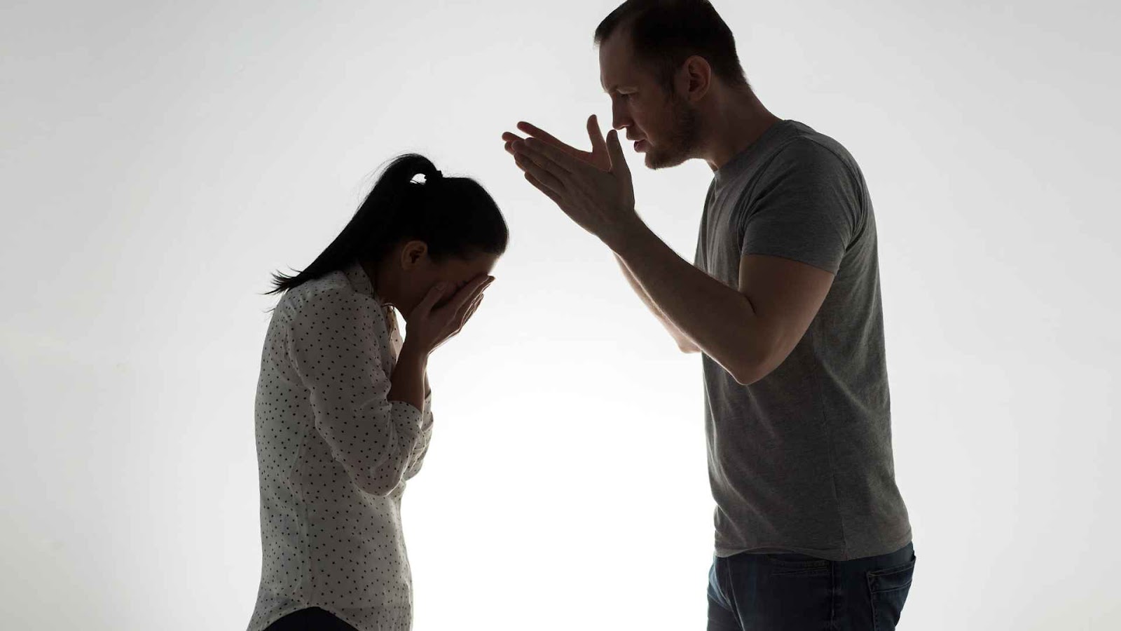 Cinta yang Penuh Tapi Tetap Terasa Kosong