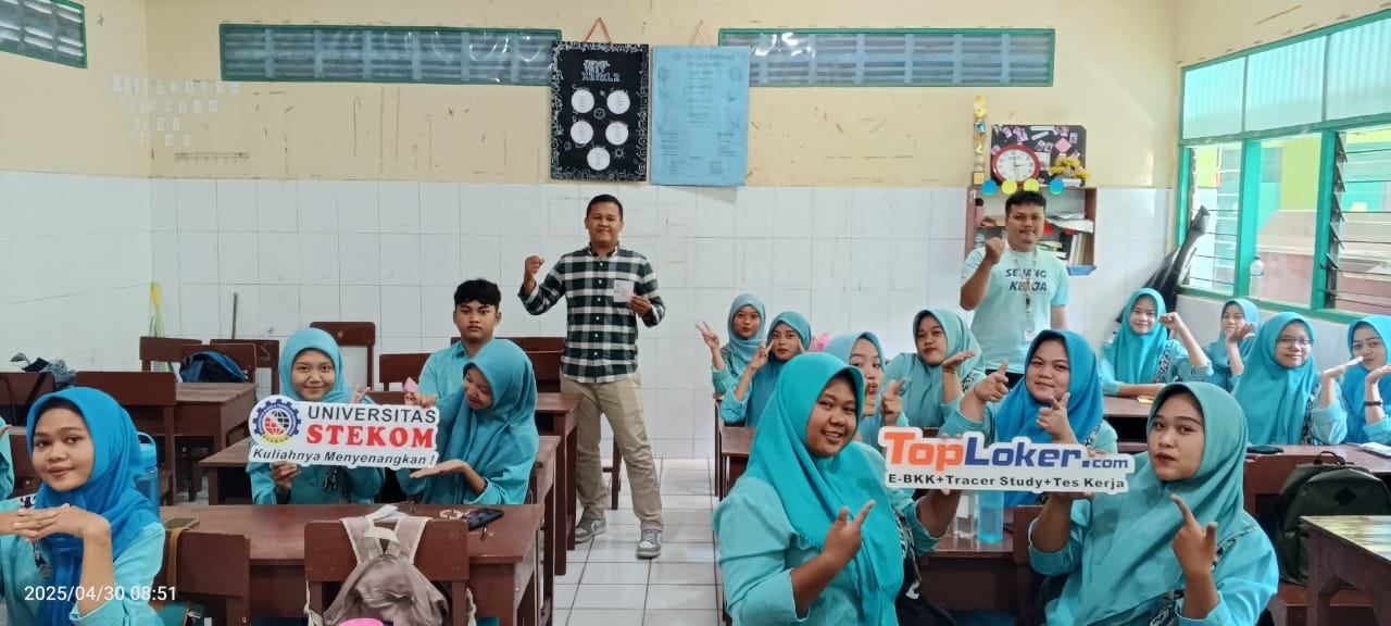 Universitas STEKOM dan Toploker.com Gelar Sosialisasi PMB di SMK PGRI 01 Semarang