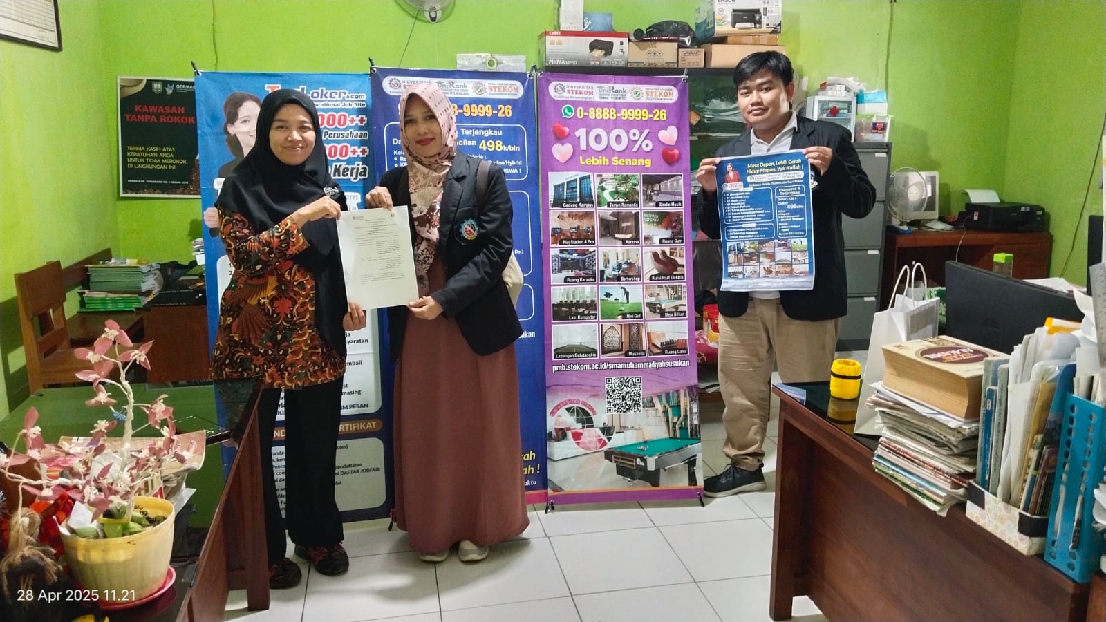 Universitas STEKOM dan Toploker.com Sosialisasikan Program Kerja Sama PMB di SMA Muhammadiyah Susukan