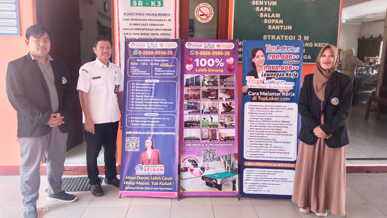 Perkuat Kolaborasi, Universitas STEKOM dan Toploker.com Pasang Media Promosi di SMK Sakti Gemolong
