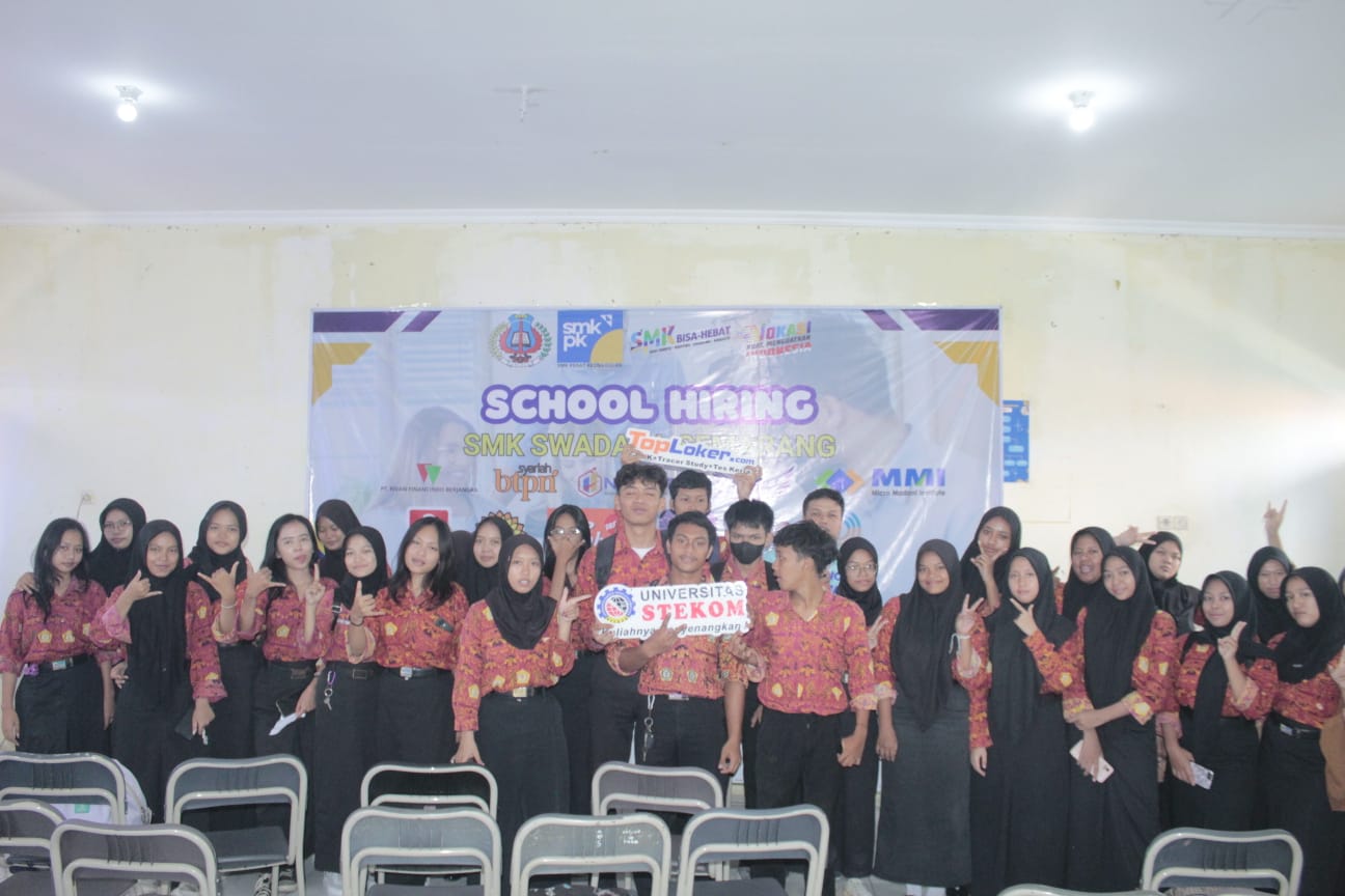 Universitas STEKOM dan Toploker.com Hadir di SMK Swadaya Semarang, Sosialisasikan Jalur PMB 2025