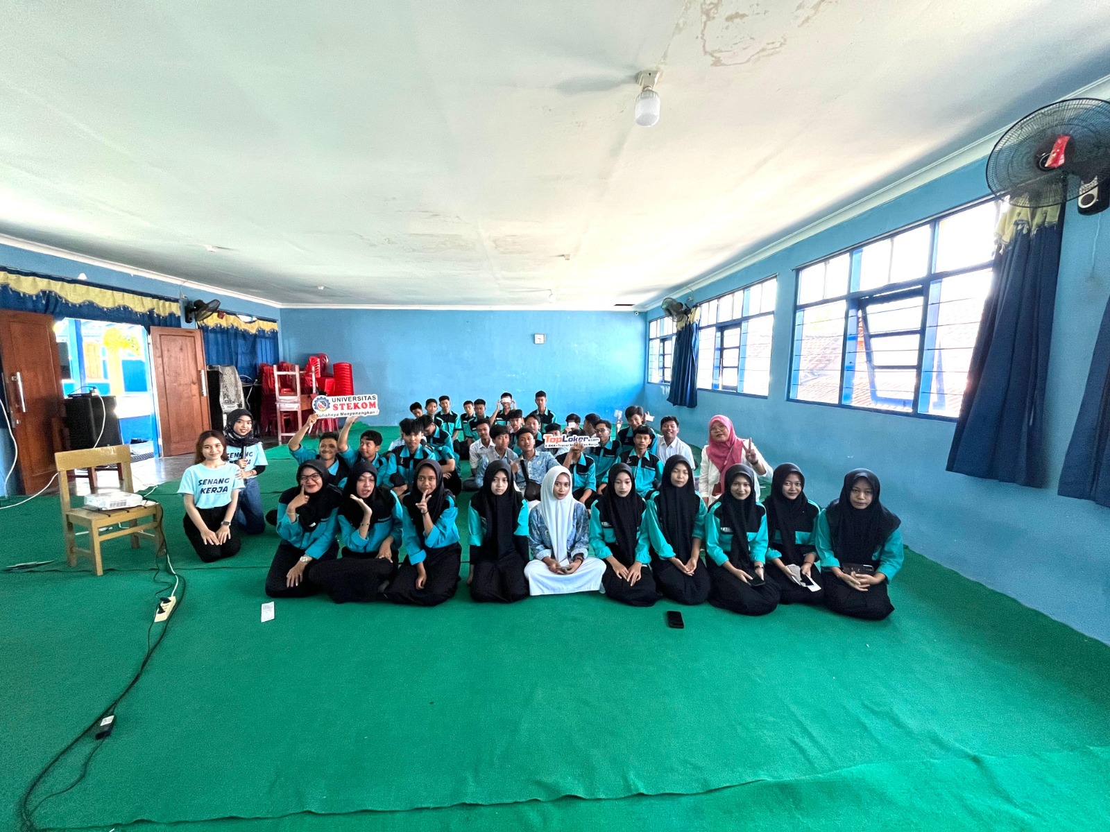 Siswa Antusias! SMK Islam Sudirman 2 Ambarawa Kedatangan TopLoker.com dan Universitas STEKOM: Peluang Karier dan Edukasi Digital Dibuka Lebar!
