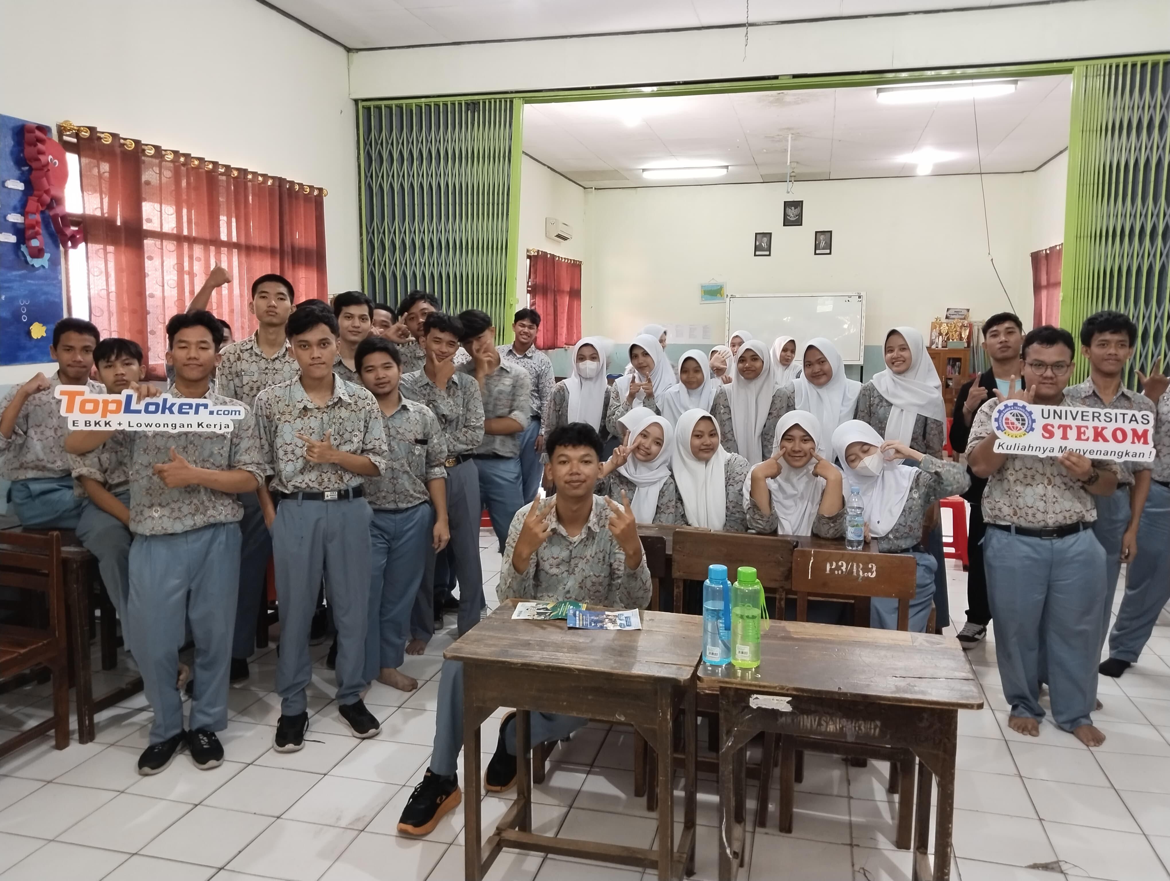 Kuliah, Kerja, Sukses! Universitas STEKOM & TopLoker Sambangi SMA Muhammadiyah 1 Semarang