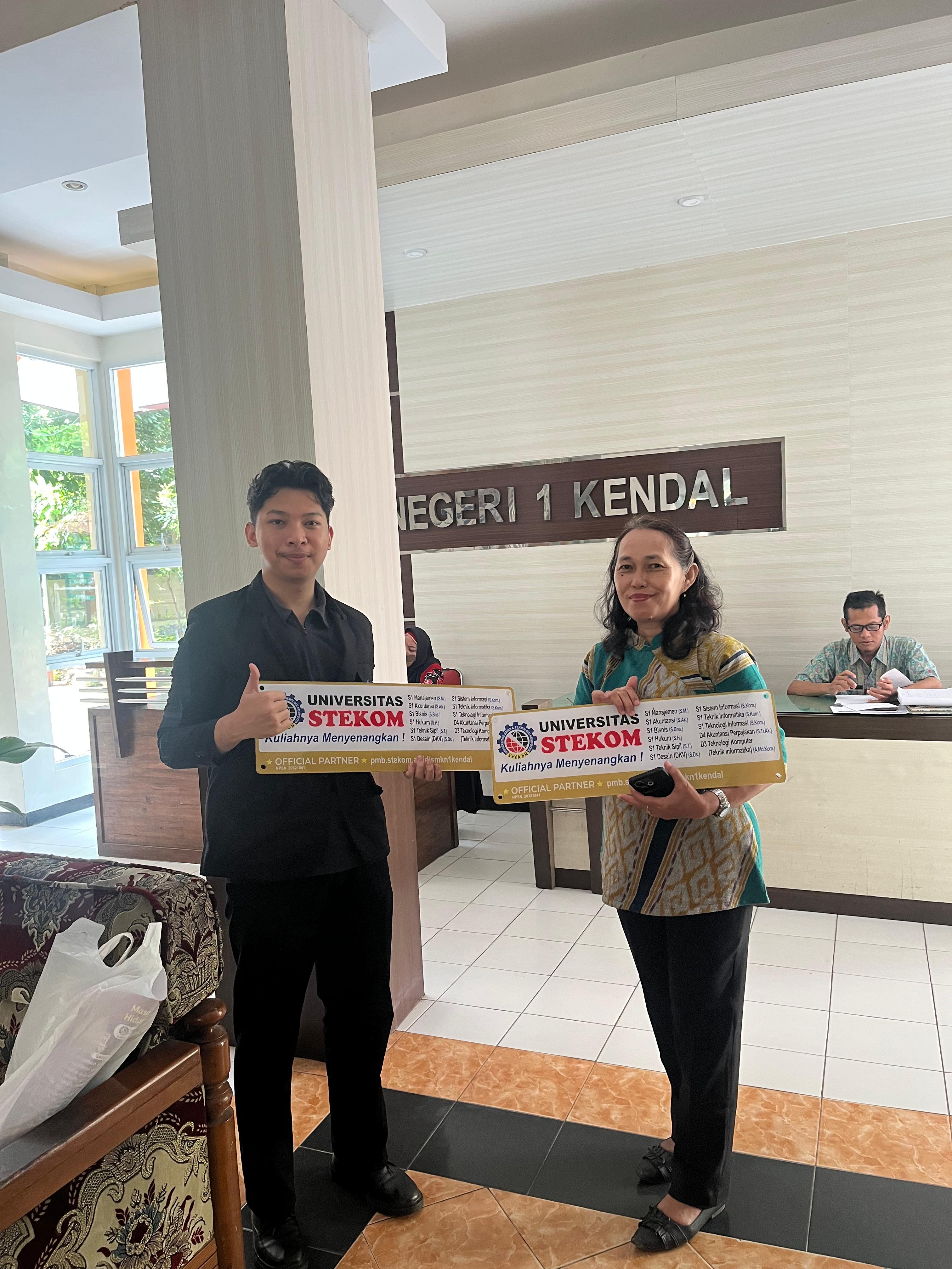 Toploker.com Jalin Silaturahmi ke SMKN 1 Kendal, Bahas Strategi Pendidikan dan Karier Siswa