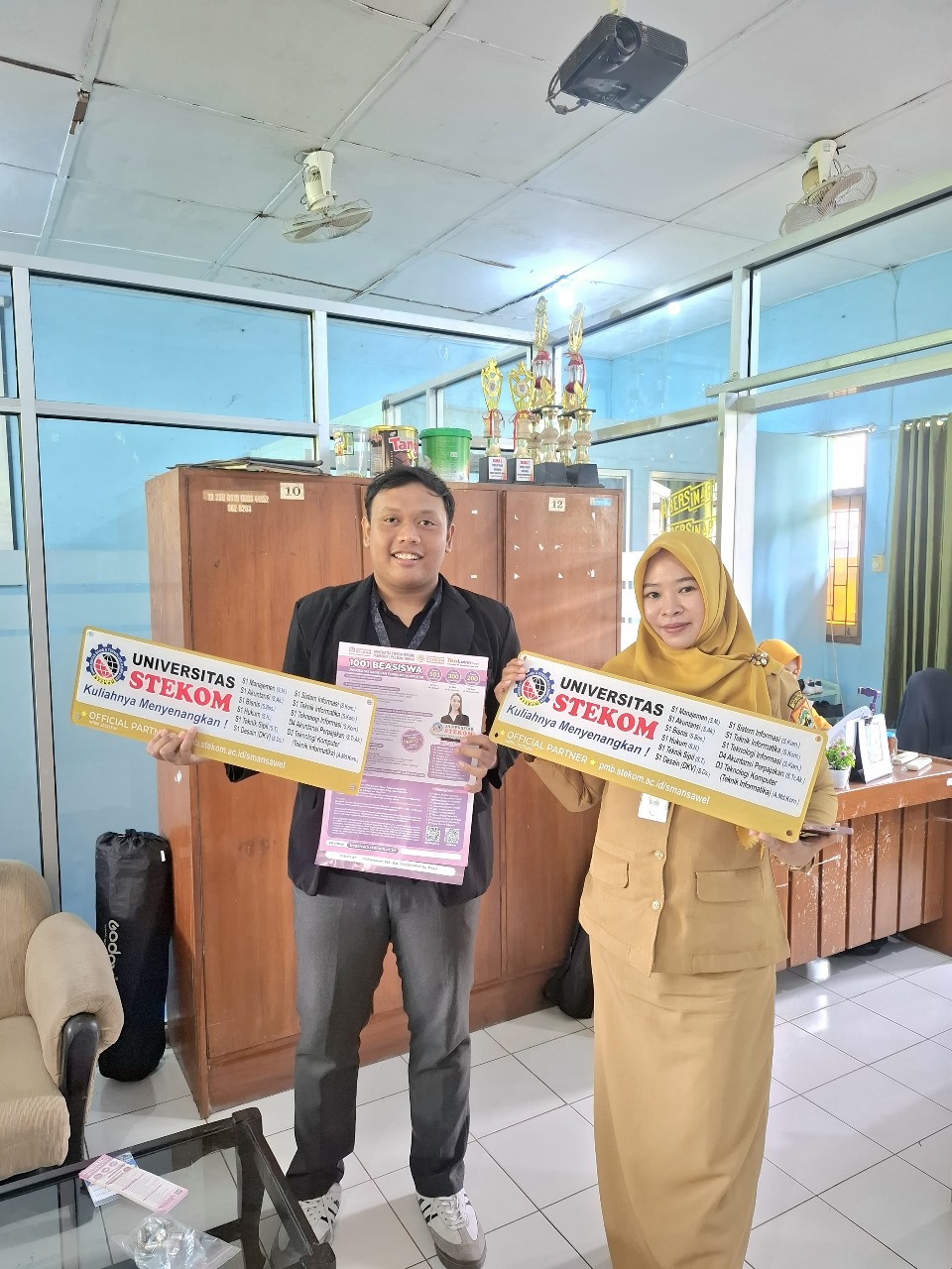 Toploker.com Kunjungi SMA N 1 Weleri, Perkuat Kalaburagi Strategis Lewat SmartCoin dan Robot Loker