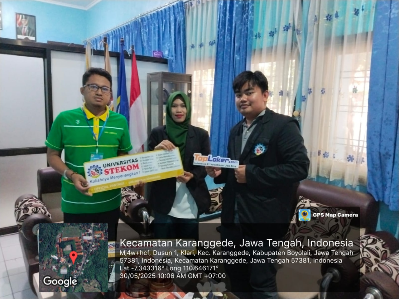 Toploker.com Berkunjung ke SMAN 1 Karanggede, Serahkan Akrilik & Poster sebagai Penguatan Program Kemitraan