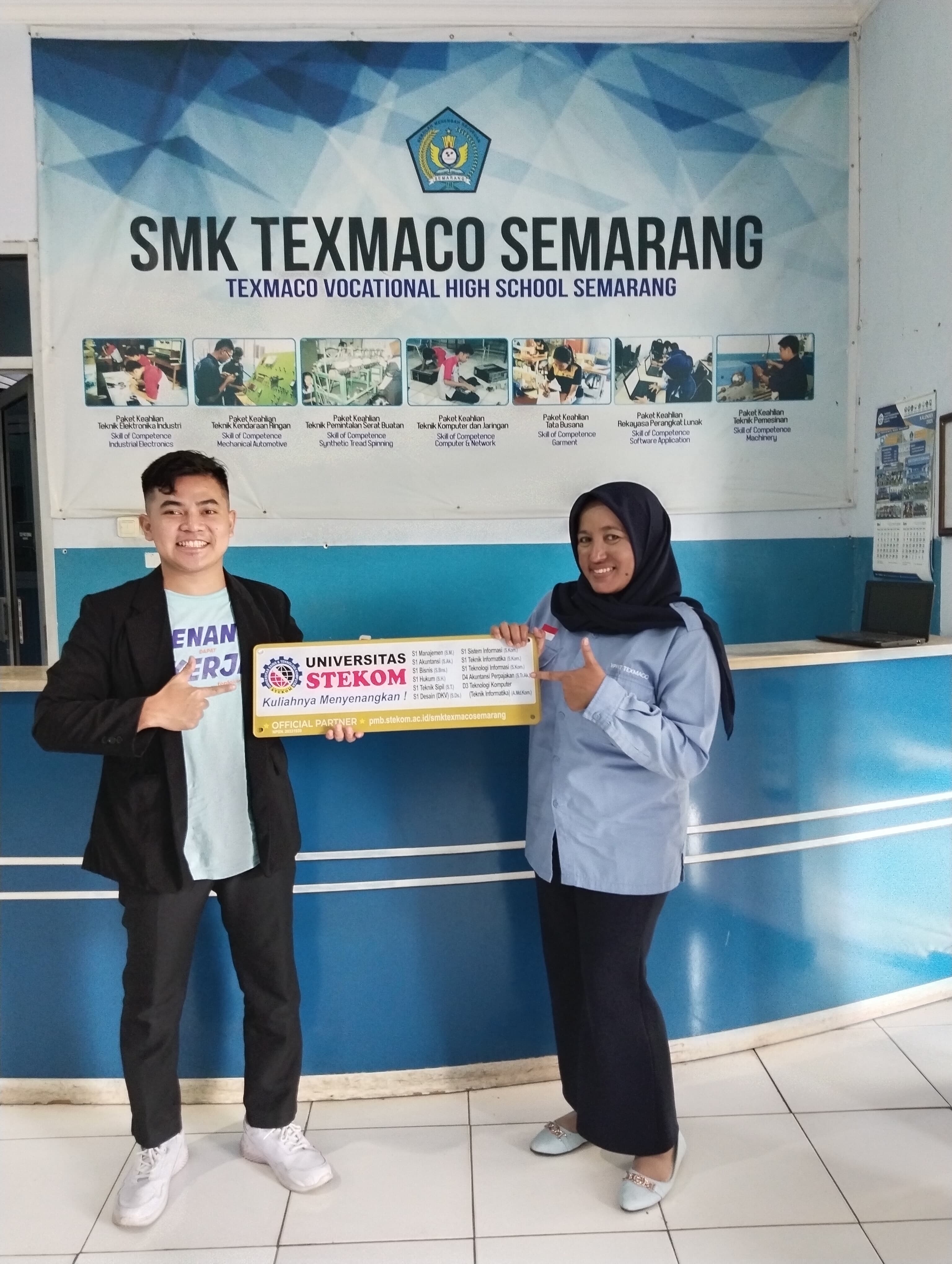 Kolaborasi Toploker.com dan Universitas STEKOM di SMK TEXMACO Semarang
