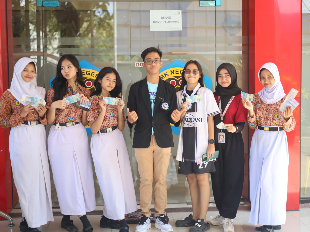 Toploker.com Gandeng Universitas STEKOM Perkenalkan Program PMB di SMKN 1 Semarang