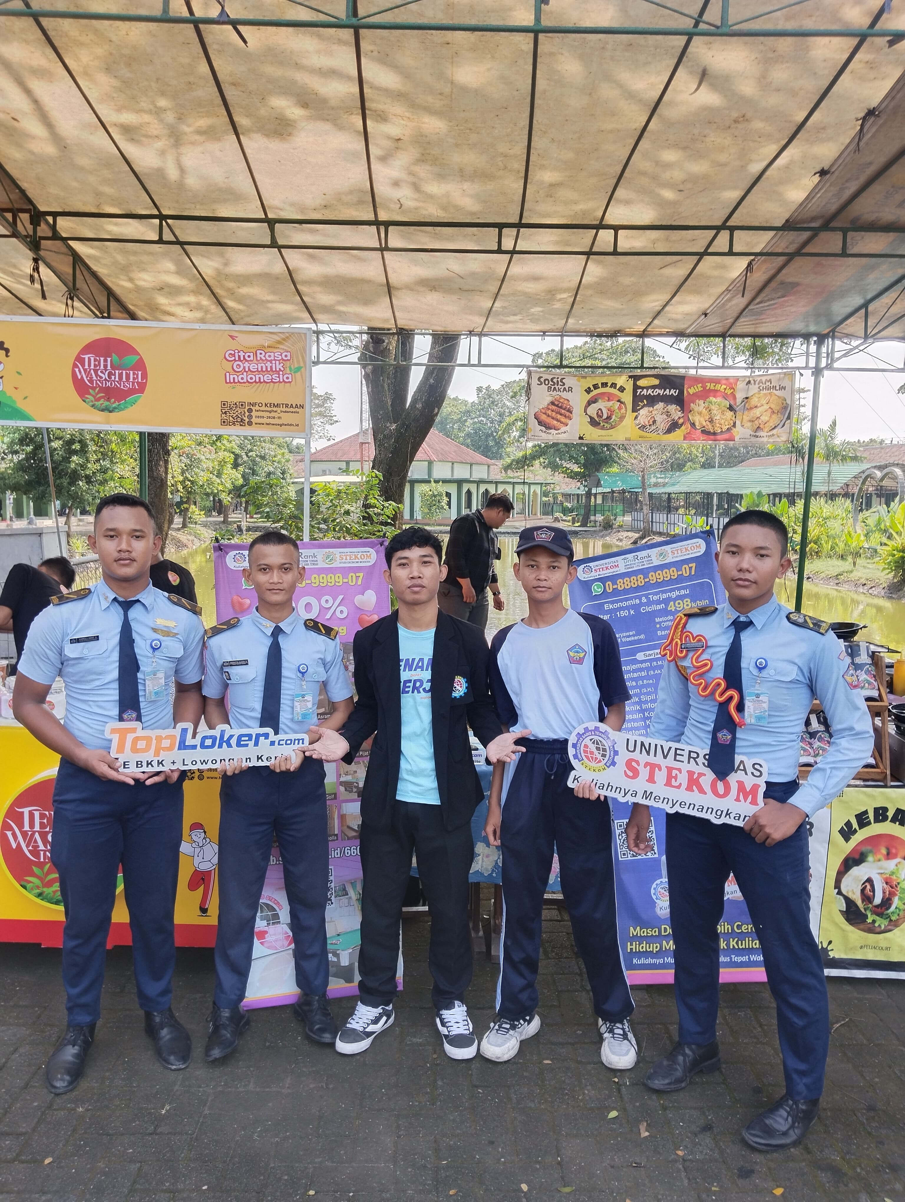 Toploker.com dan Universitas STEKOM Meriahkan Aerofest 2025 di SMK Penerbangan Kartika Aqasa Bhakti Semarang