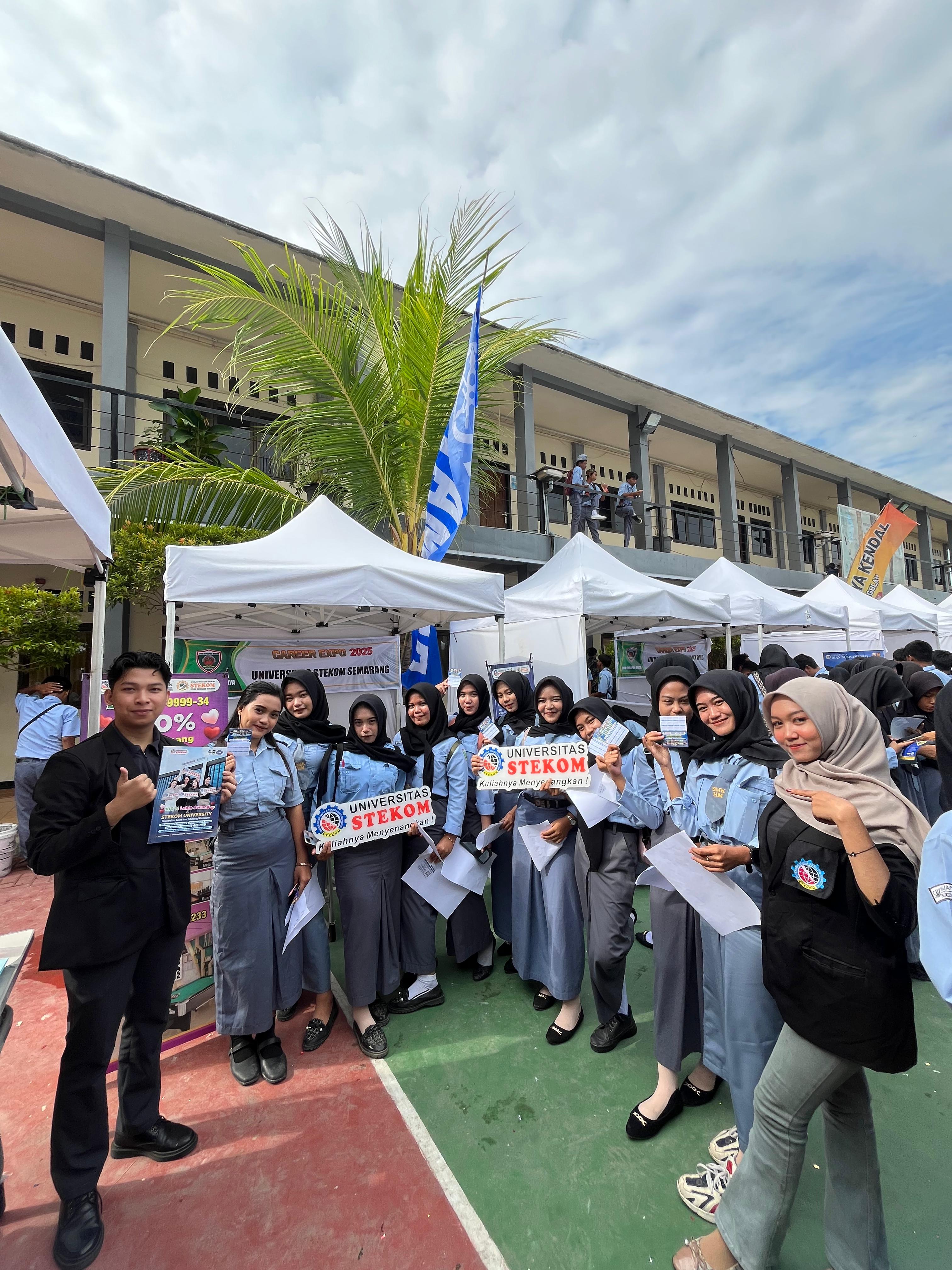 Toploker.com & Universitas STEKOM Meriahkan Edu Expo di SMK Harapan Mulya Kendal