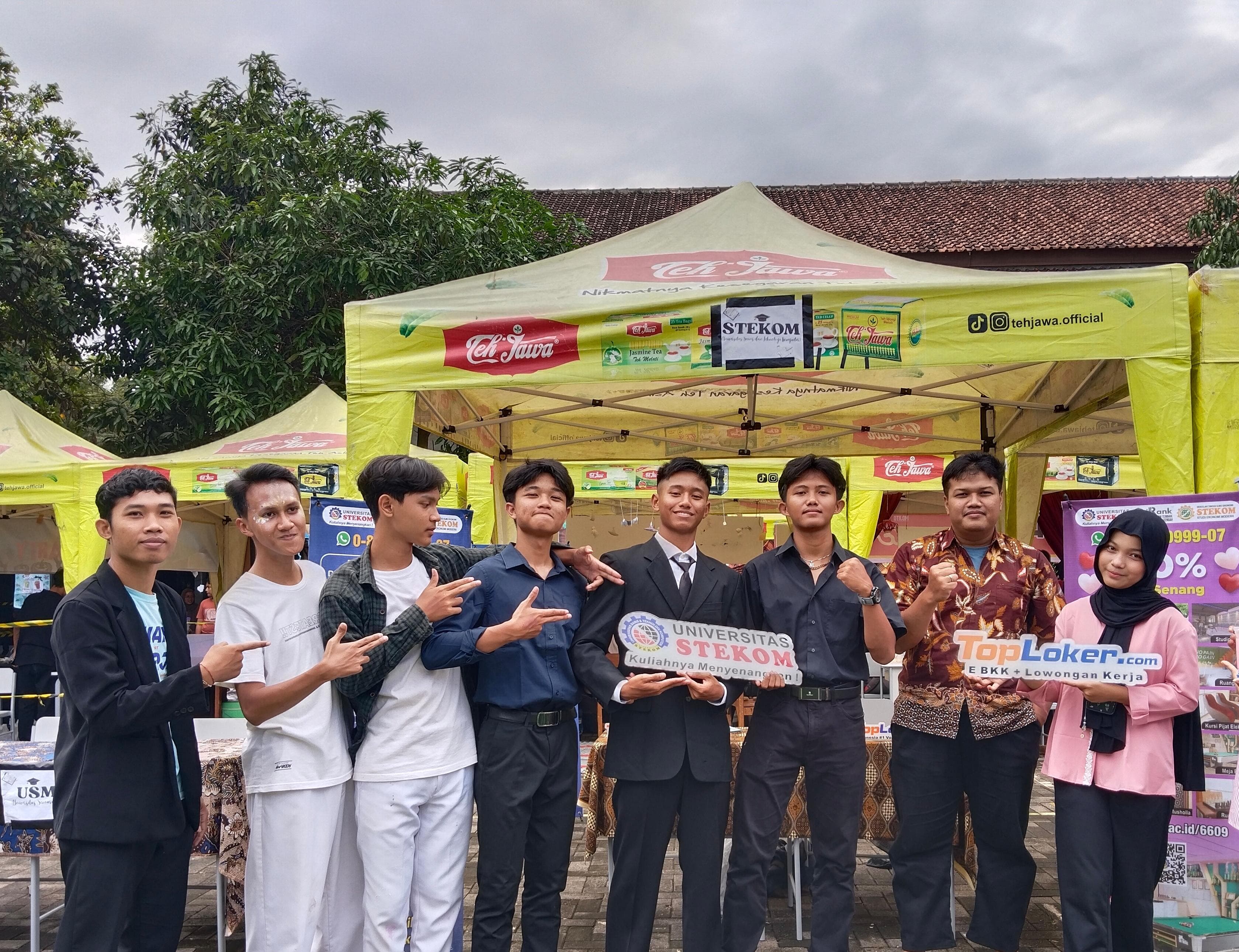 TopLoker.com & Universitas STEKOM Hadir di Gelar Karya SMAN 13 Semarang, Dorong Semangat Seni dan Wirausaha