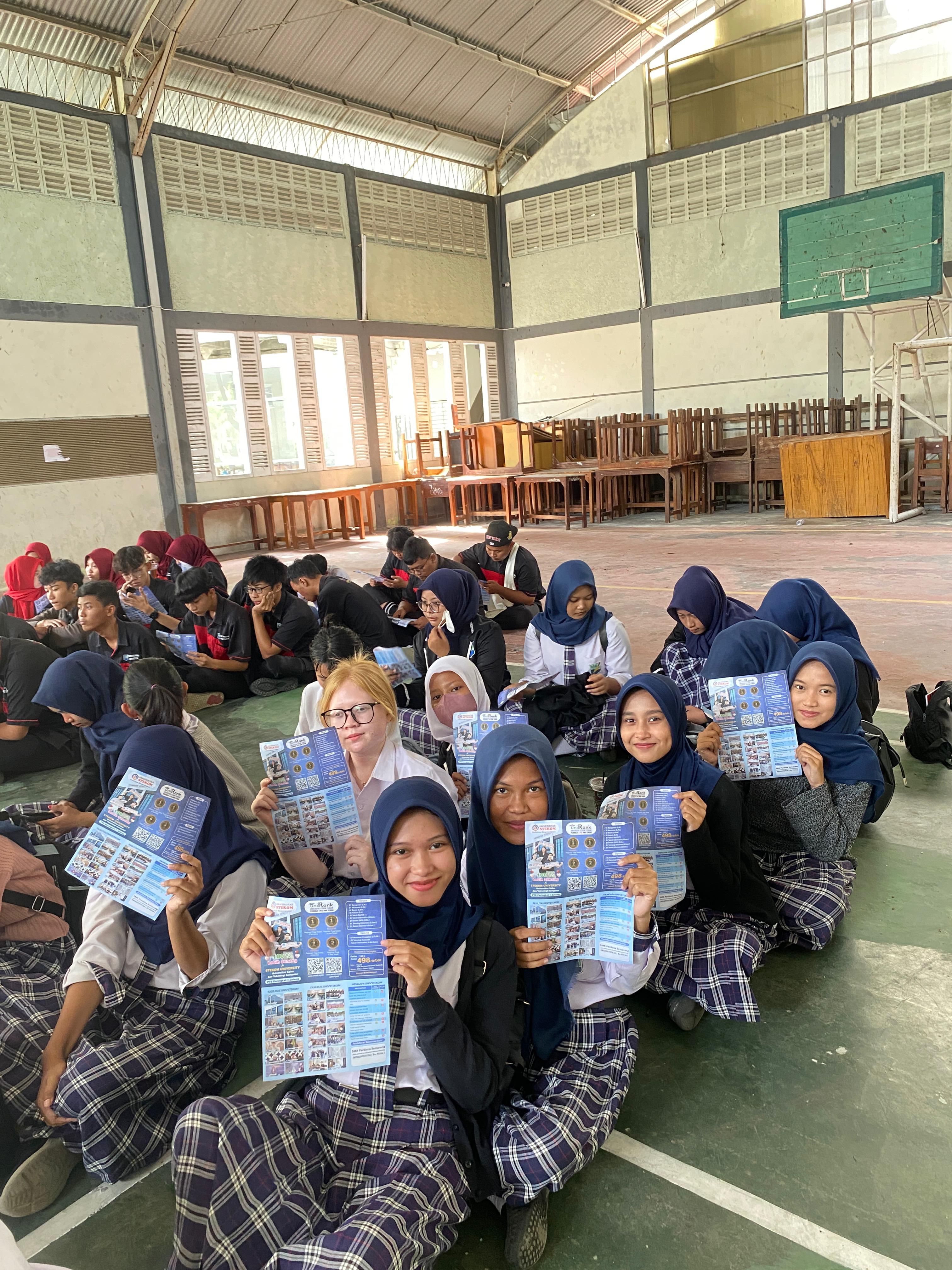 TopLoker.com dan Universitas STEKOM Gelar Sosialisasi dan Pembekalan Magang di SMK Perdana Semarang