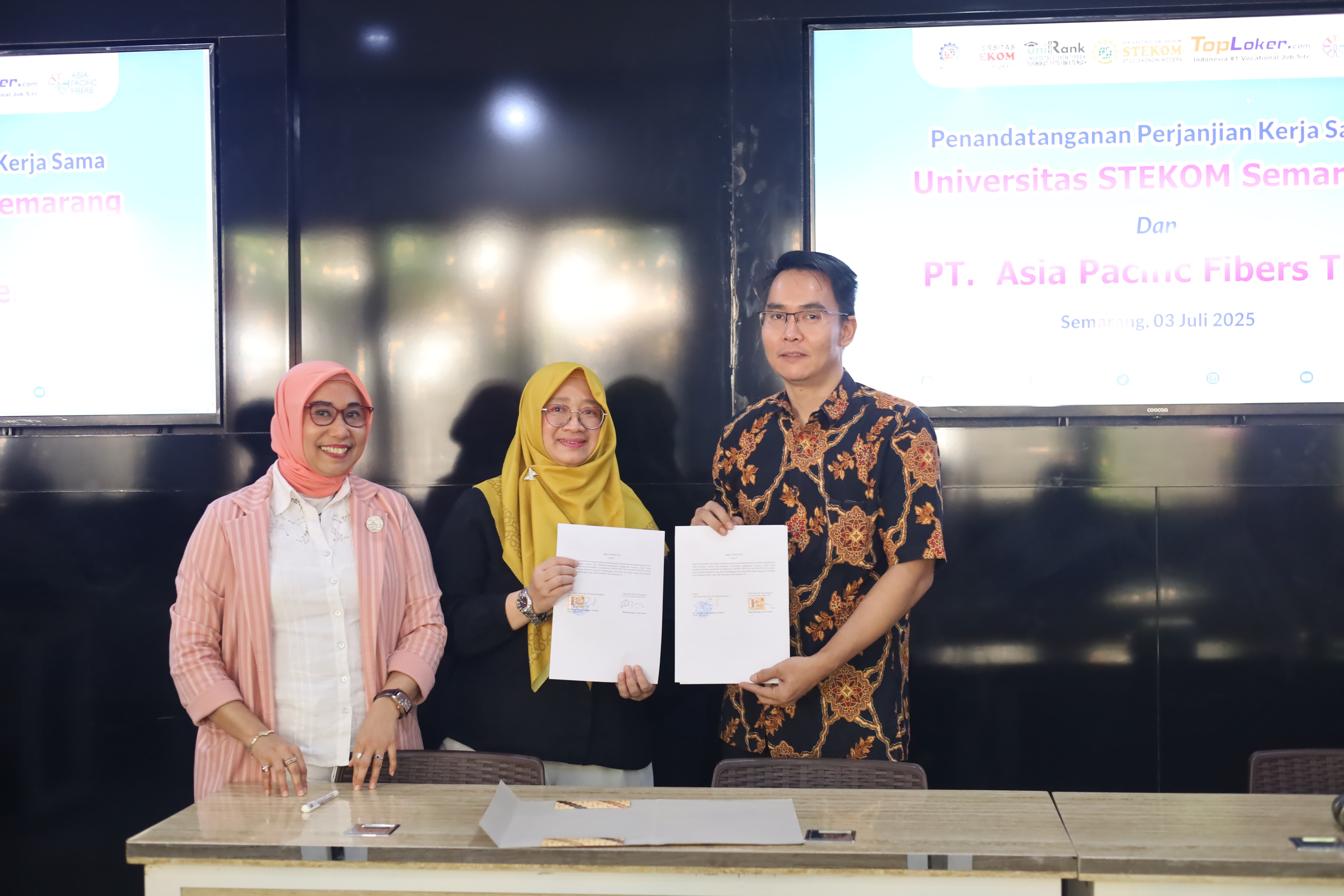 Universitas STEKOM Jalin Kerja Sama Strategis dengan PT Asia Pacific Fibers Tbk. melalui Penandatanganan MoU