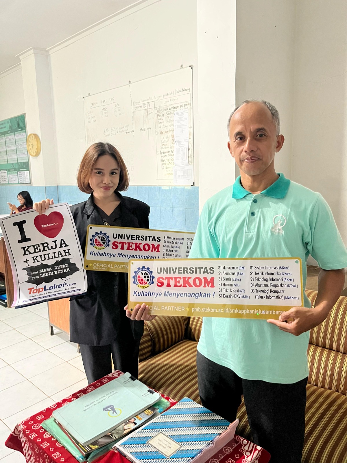 Universitas STEKOM dan TopLoker.com Perkuat Sinergi Edukasi di SMK SPP Kanisius Ambarawa