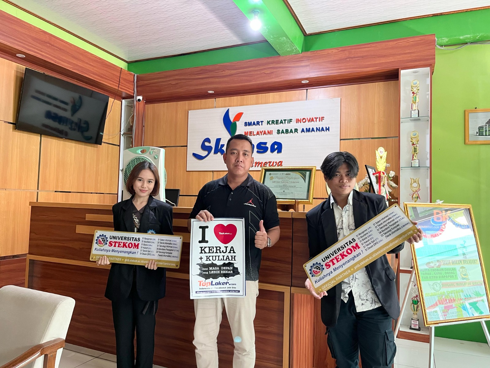 Perkuat Sinergi Karier, Universitas STEKOM dan Toploker.com Kunjungi SMK Sudirman 1 Ambarawa