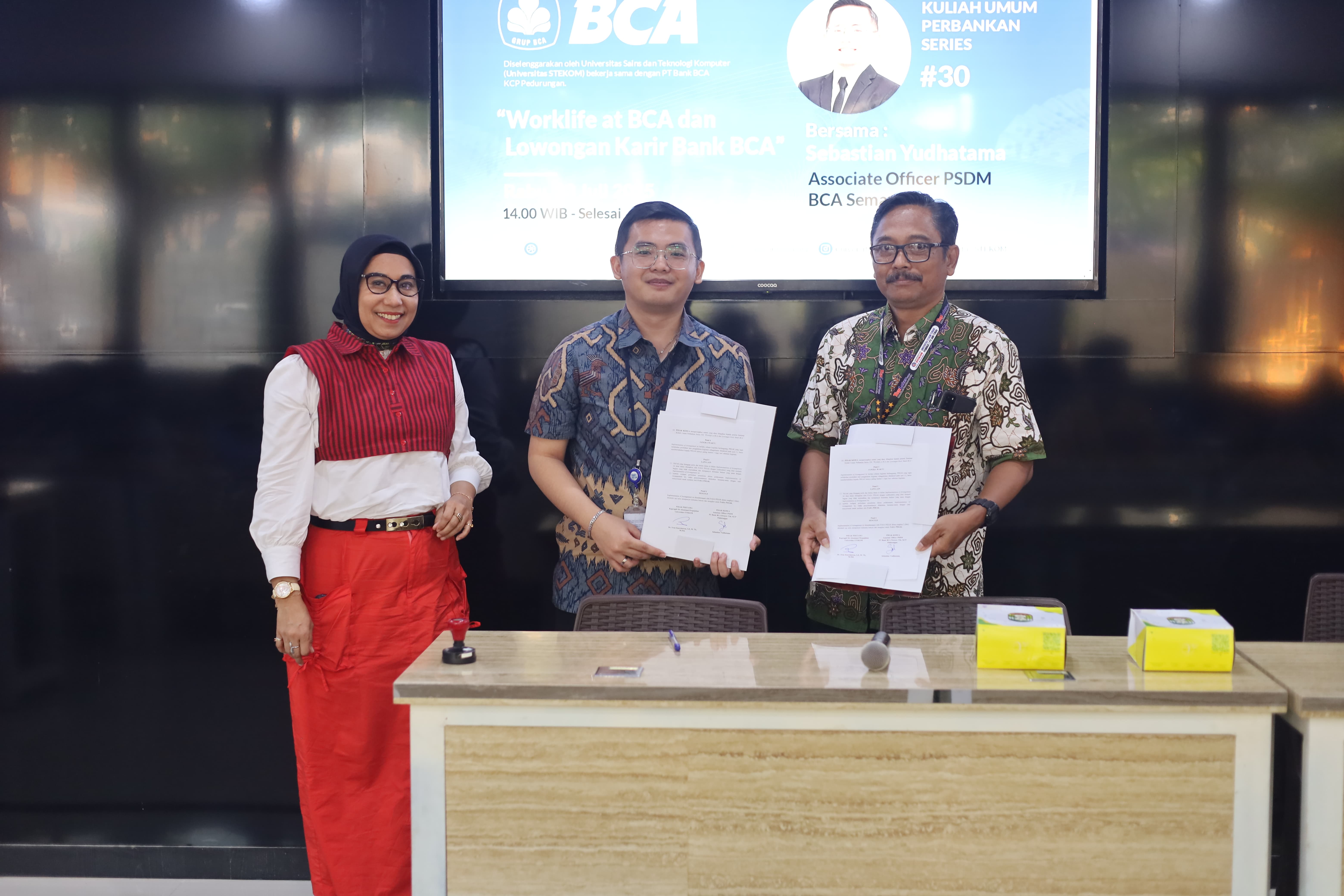 Universitas STEKOM dan BCA Perkuat Kolaborasi Melalui Penandatanganan Implementation Arrangement Kuliah Umum Perbankan