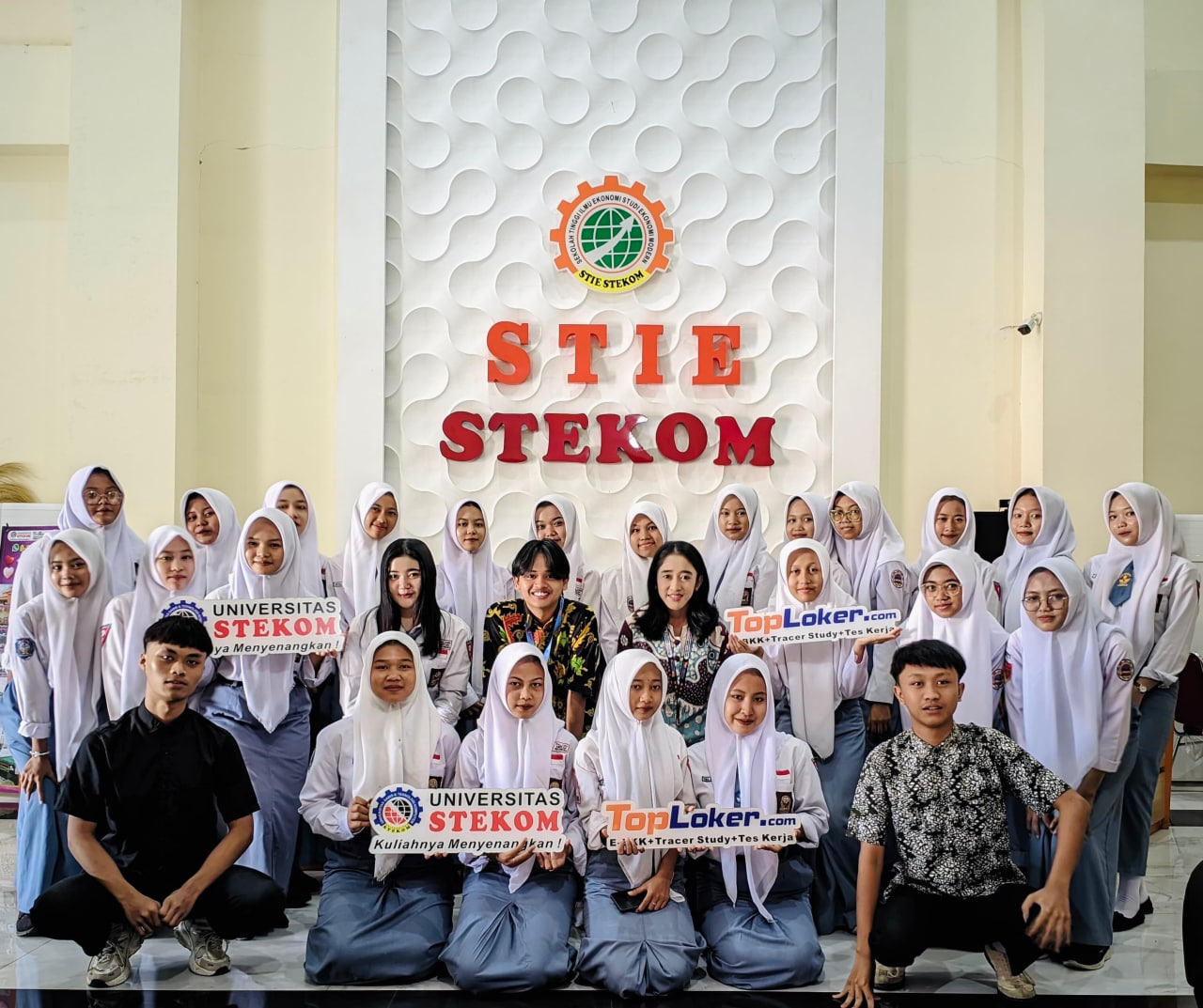 Lewat Toploker.com, STIE STEKOM Terima 24 Siswa PKL dalam Program Magang Terpadu