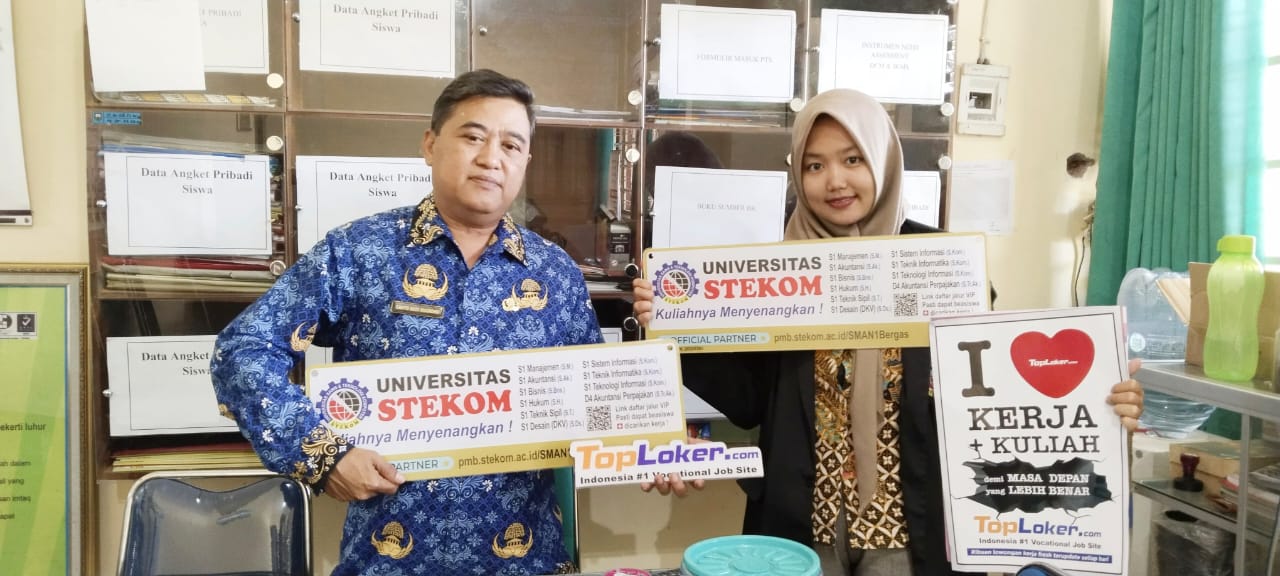 Sinergi Edukasi: SMAN 1 Bergas Terima Media Promosi dari TopLoker.com dan Universitas STEKOM