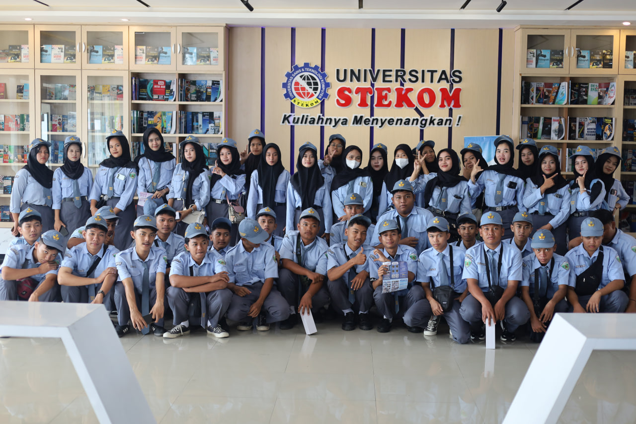 Kunjungan Industri SMK Harapan Mulya ke Universitas STEKOM Difasilitasi TopLoker.com, PT Maxindo Beri Pembekalan