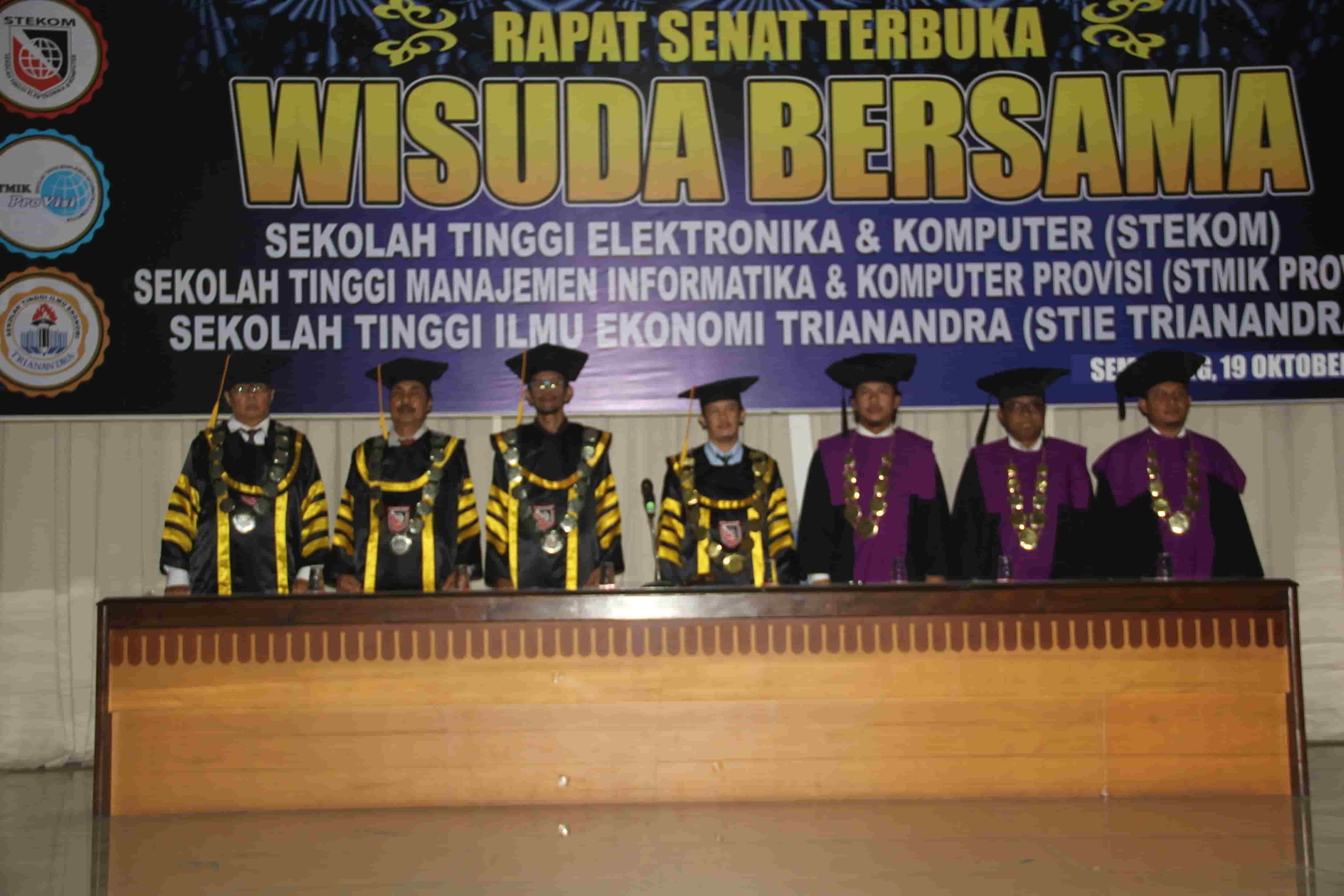 Wisuda Bersama 3 Perguruan Tinggi (STEKOM, STMIK Provisi, STIE Trianandra Kartasura) Semester gasal 2019/2020