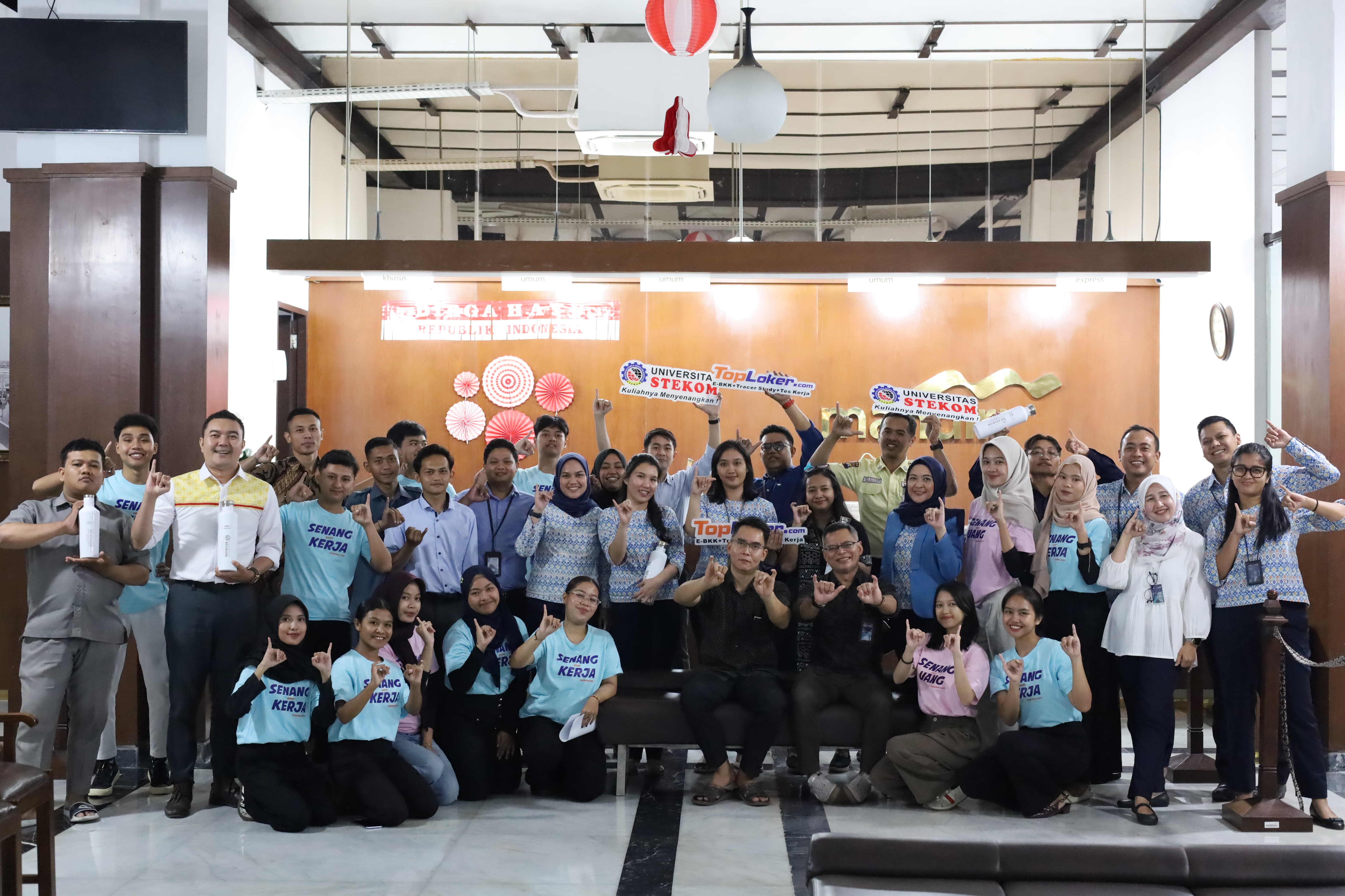 Universitas STEKOM Gelar Pelatihan Bahasa Isyarat di Bank Mandiri KCP Mpu Tantular Semarang
