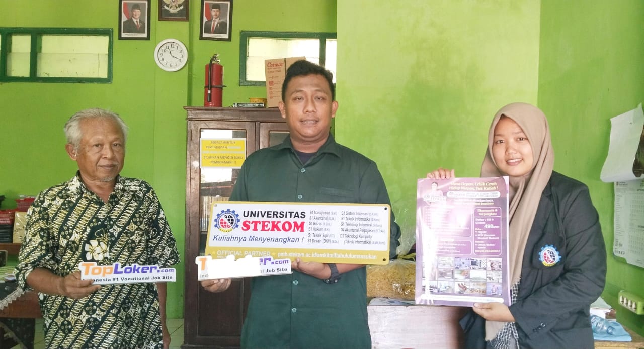 Kunjungan Universitas STEKOM dan Toploker.com ke SMK IT Miftahul Ulum Susukan: Perkuat Sosialisasi Penerimaan Mahasiswa Baru