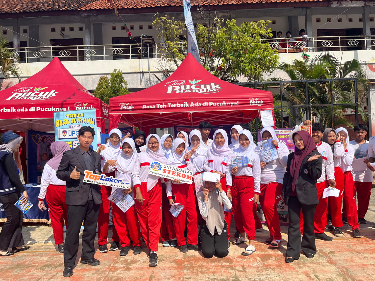 Toploker.com & Universitas STEKOM Meriahkan Expo Campus & HUT SMAN 2 Kendal