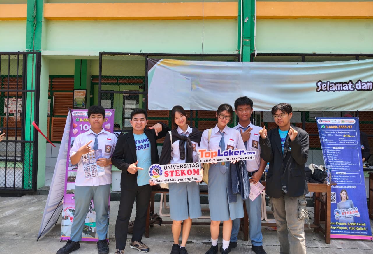 Toploker.com Gandeng Universitas STEKOM di Ajang Edu Expo SMA Theresiana 1 Kota Semarang