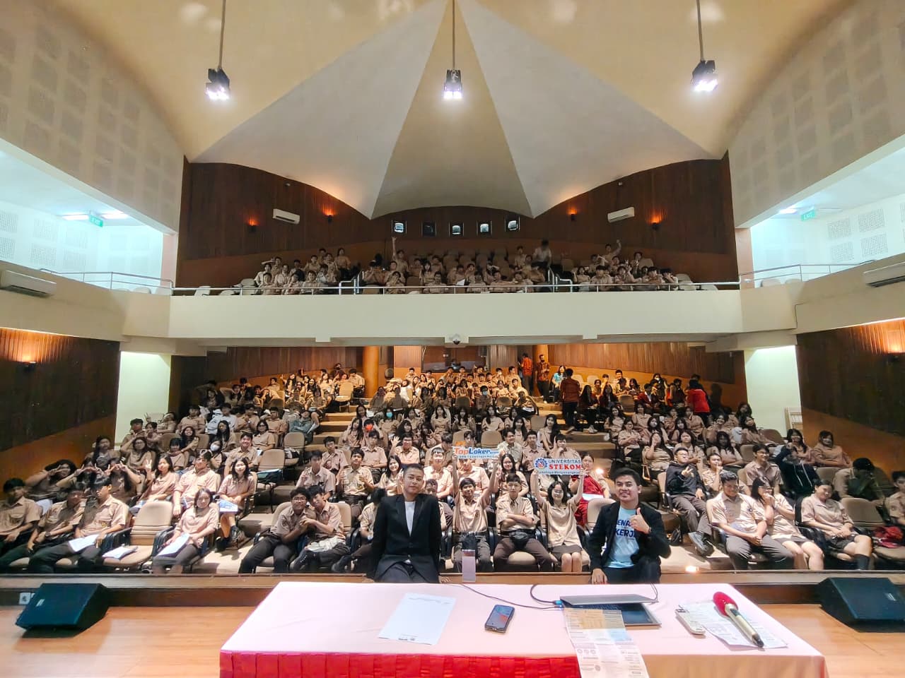 Kolaborasi Universitas STEKOM & TopLoker.com Hadirkan Sosialisasi PMB untuk Siswa SMA Theresiana 1 Semarang
