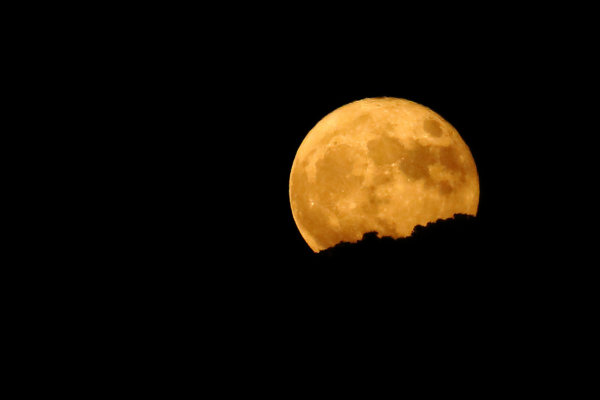 Supermoon Menghiasi Langit Malam 7 Oktober 2025
