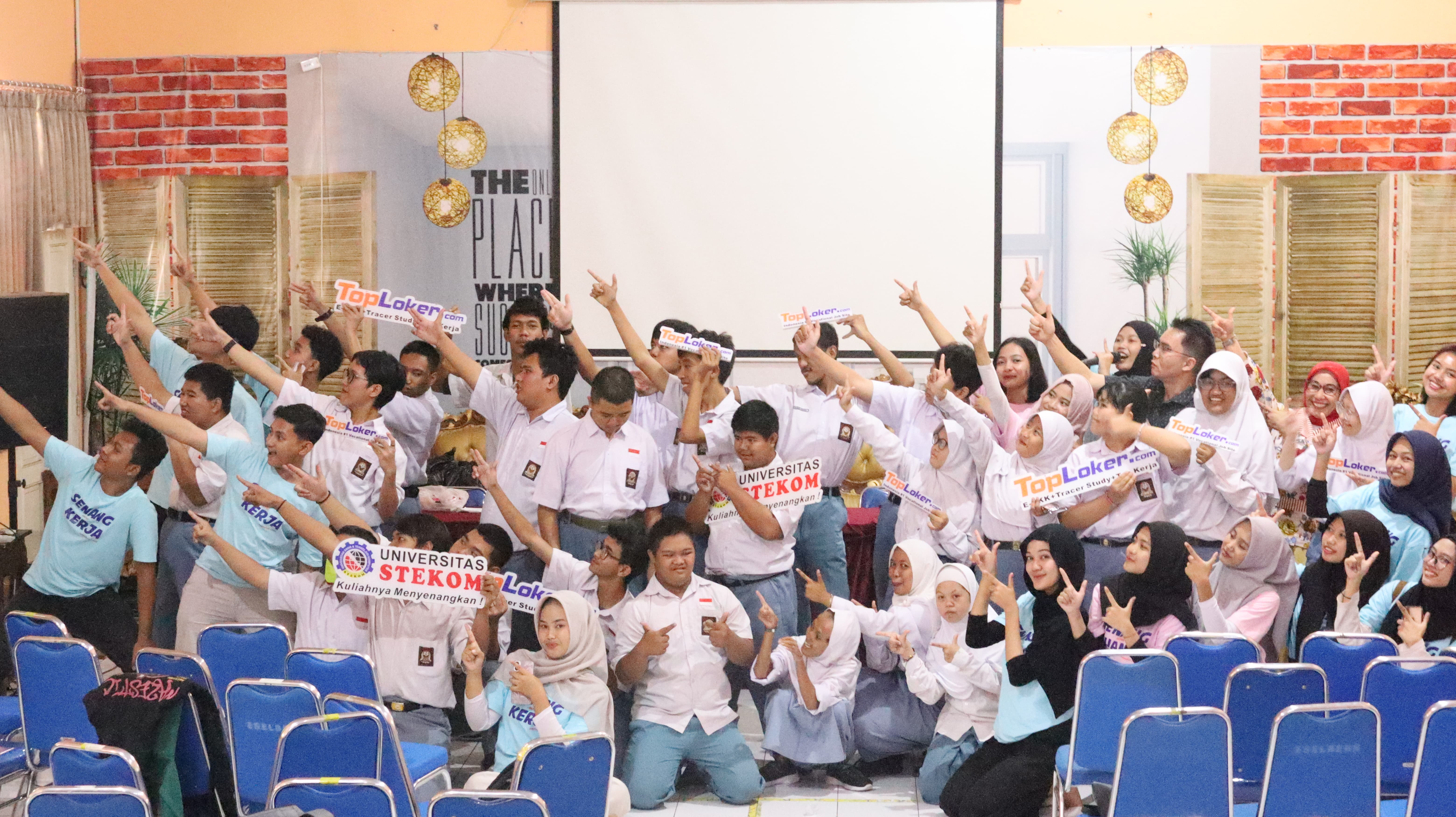 TOPLOKER.com dan Universitas STEKOM Gelar Kunjungan ke SLB Negeri Semarang: Dorong Siswa Siap Kerja dan Mandiri