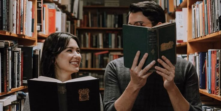 Cinta yang Tumbuh di Antara Buku dan Harapan