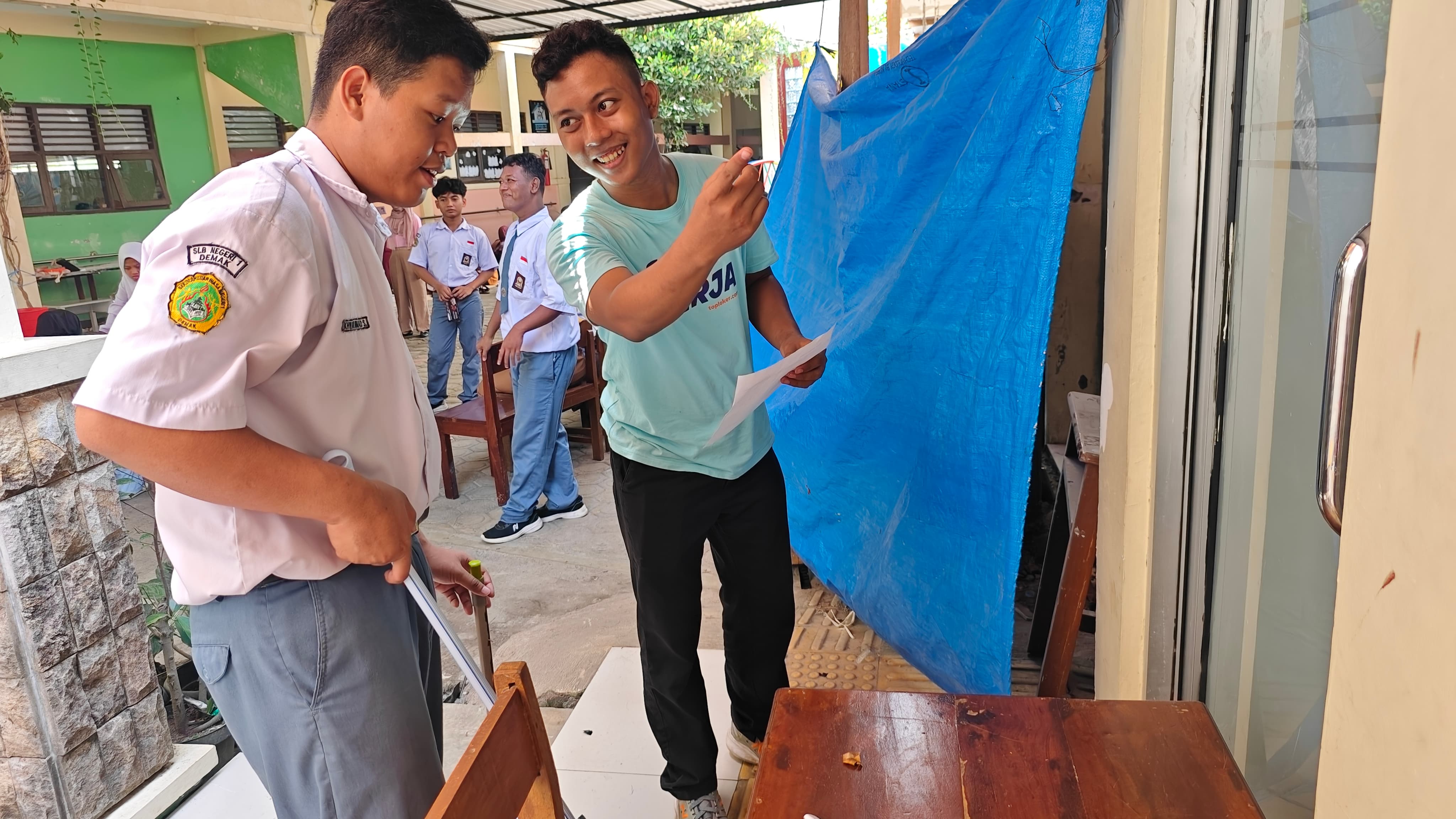 Toploker.com dan Universitas STEKOM Gelar Tes Kecakapan Housekeeping di SLB Negeri Demak: Dorong Kemandirian dan Kesiapan Kerja Siswa Berkebutuhan Khusus