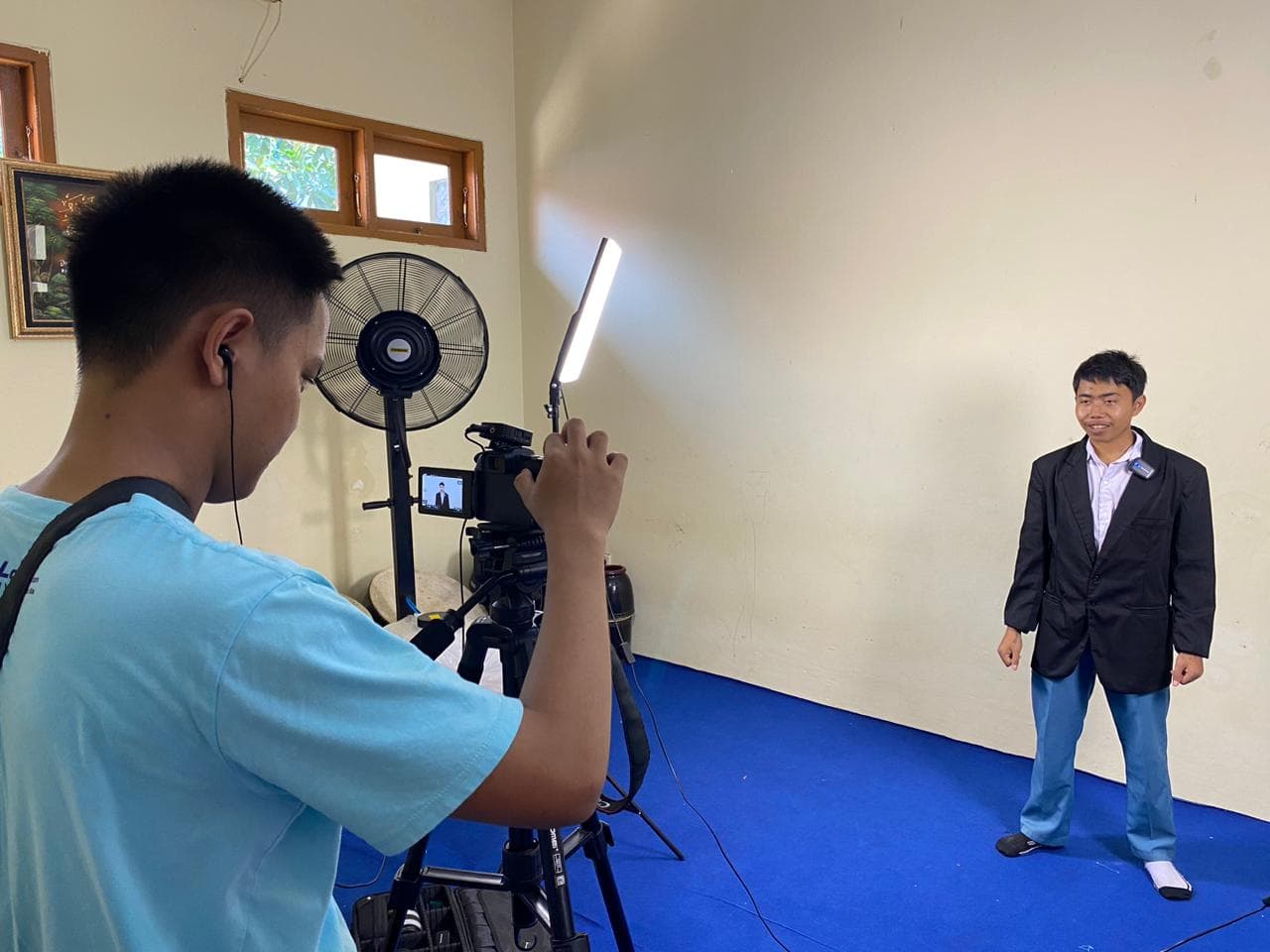 Toploker.com dan Universitas STEKOM Dampingi Siswa SLB Negeri Demak dalam Pembuatan Video dan Foto CV: Wujud Nyata Dukungan terhadap Dunia Kerja Inklusif